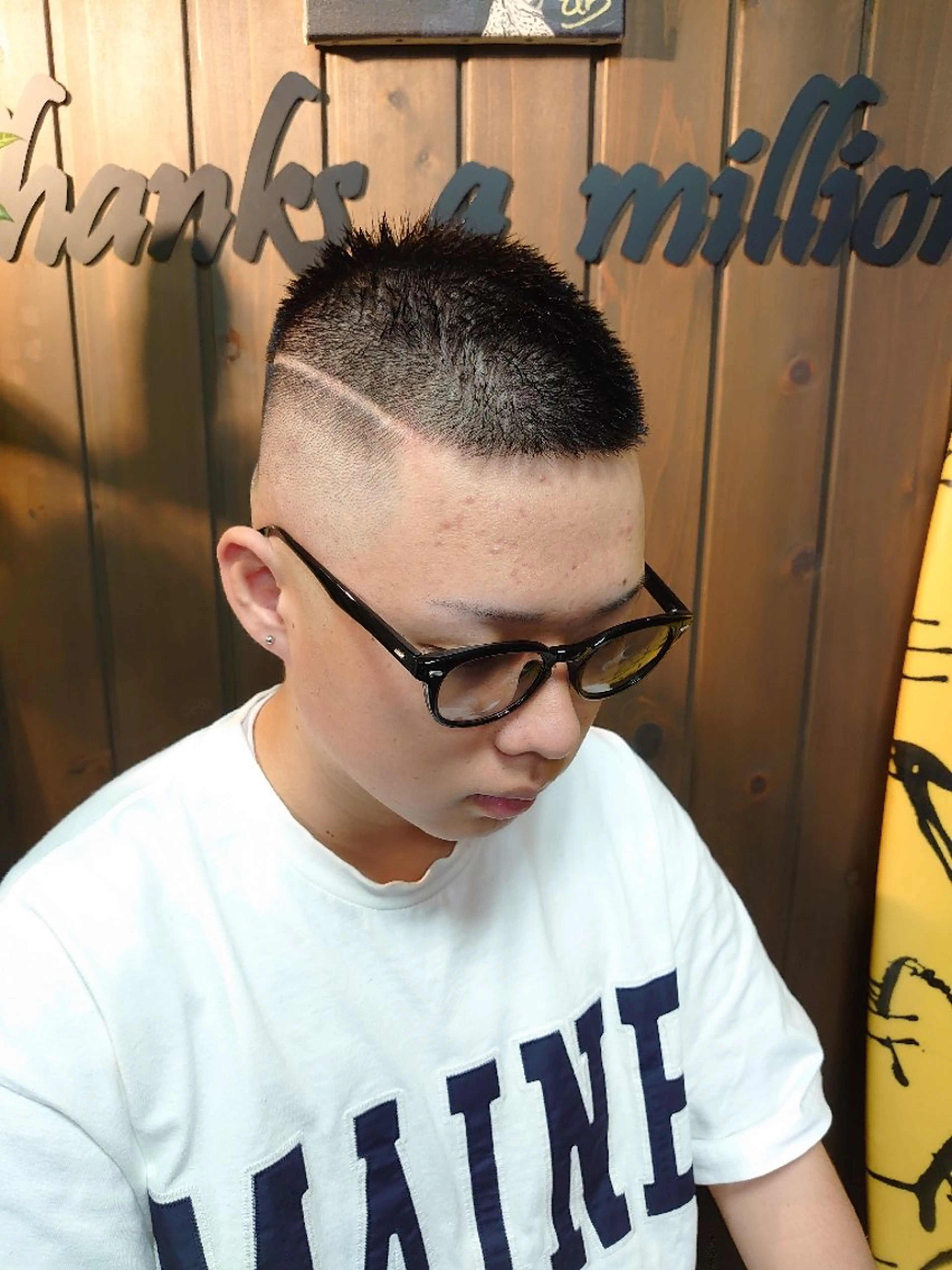 メンズ ショート フェードカット スキンフェード カット サンフラット所属・岡林 選のヘアスタイル