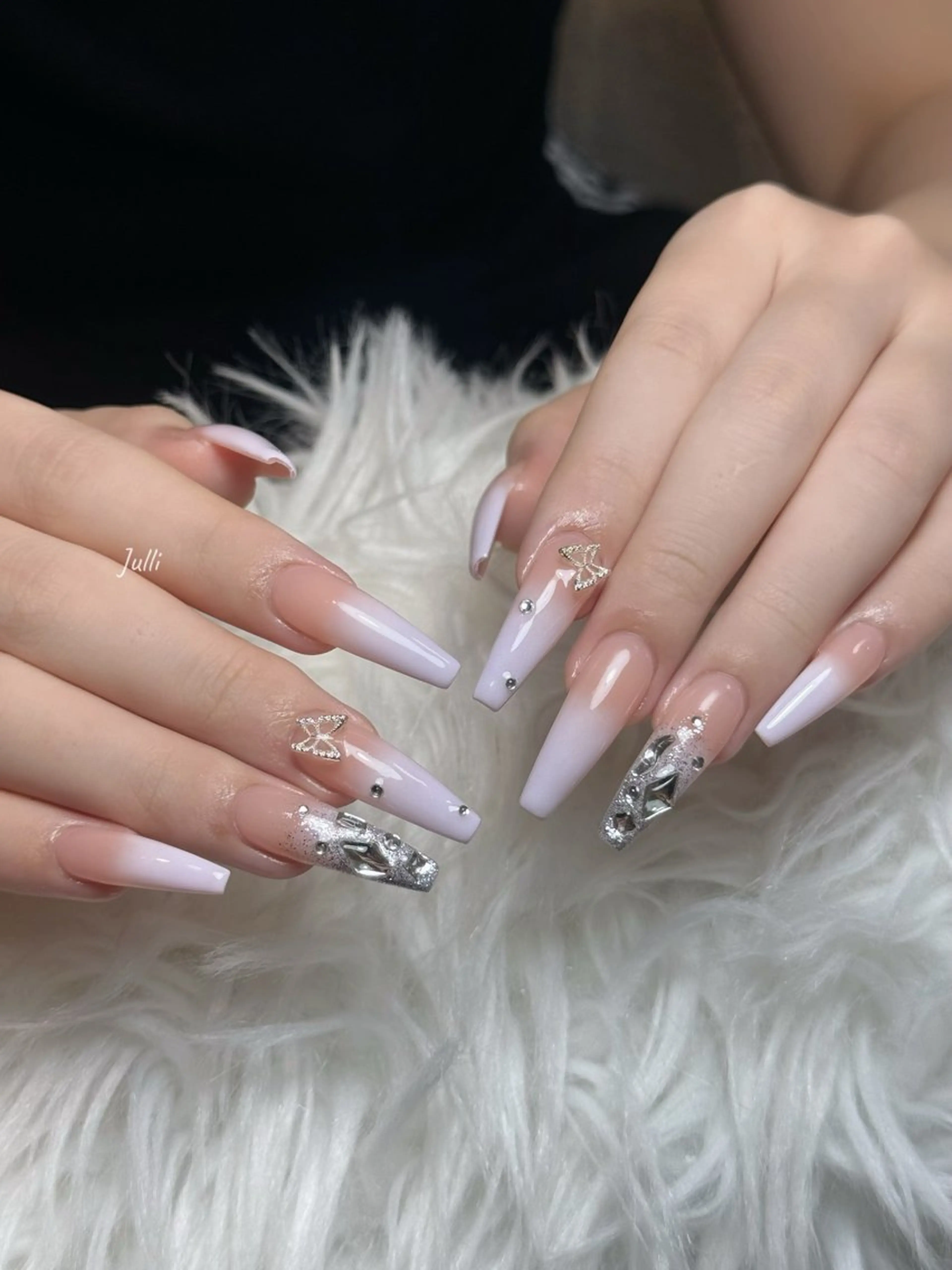 ネイル フレンチネイル ジェルネイル キラキラネイル 韓国ネイル マグネットネイル Julli nail studio所属・Julli NailStudioのネイルデザイン
