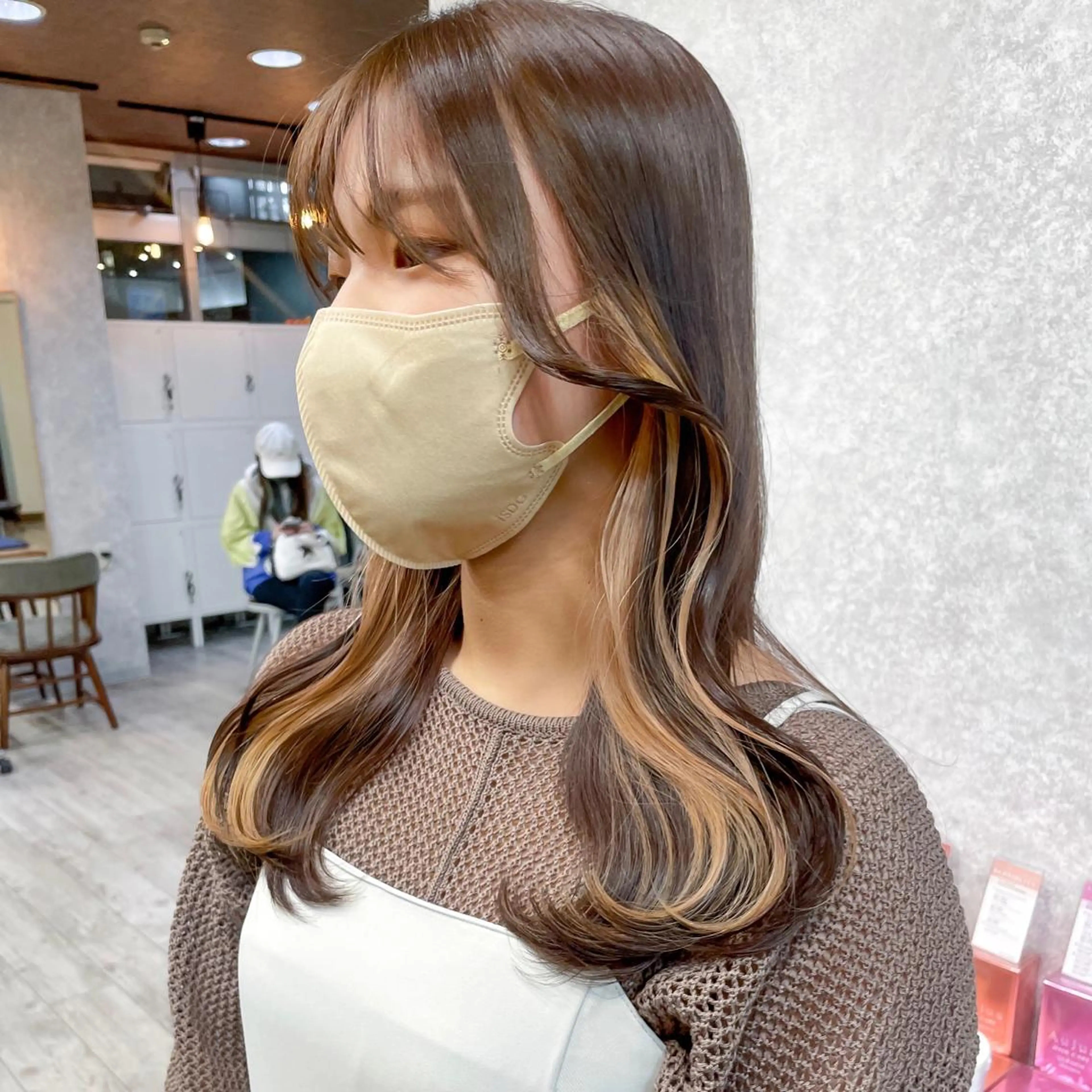 ミディアム カラー ベージュカラー ブリーチ イヤリングカラー 高橋 みく/ minim 暖色のヘアスタイル