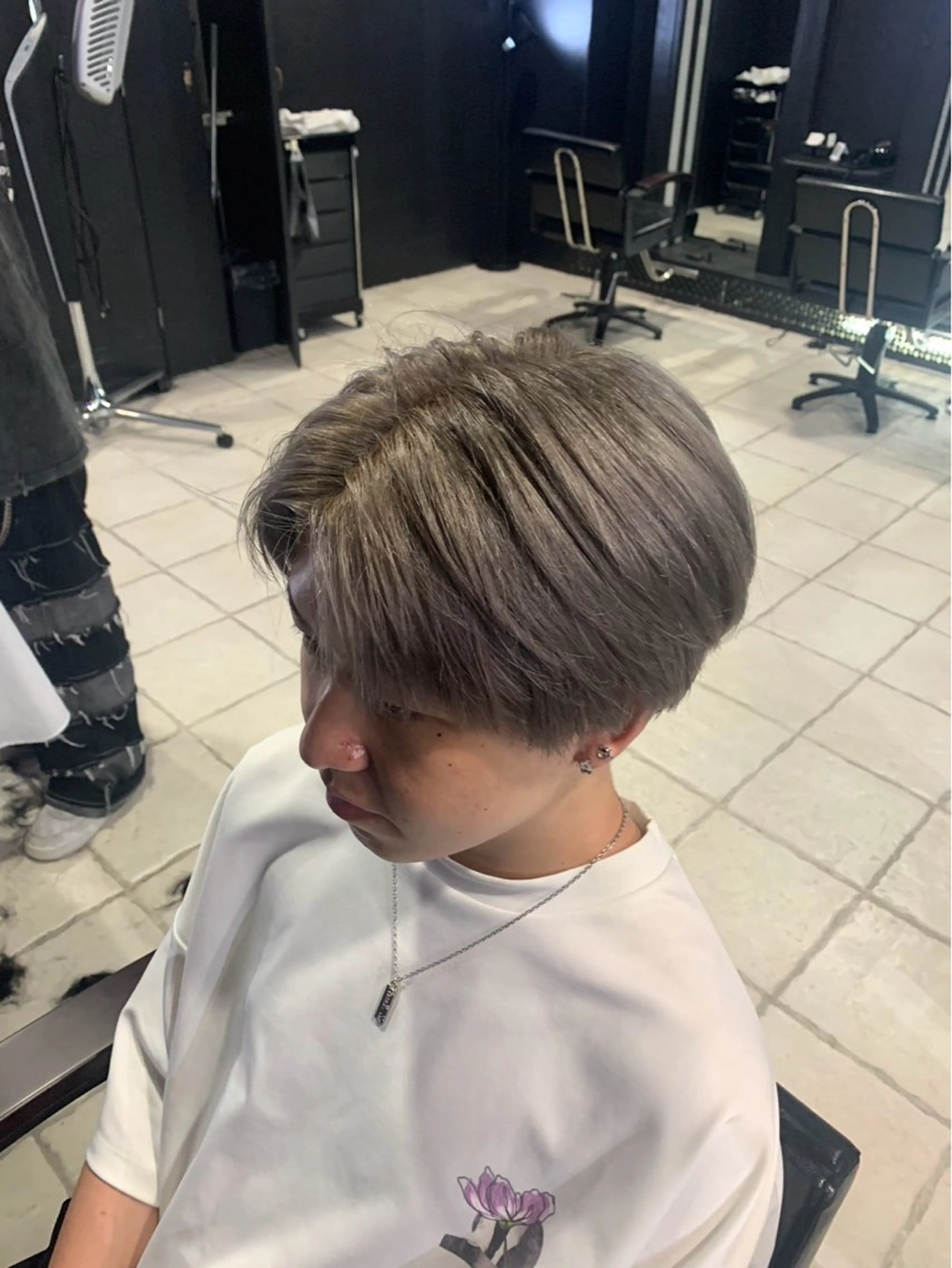 カラー ヘアアレンジ メンズ アッシュ カット ヘアカラー トリートメント ヘアセット メンズ専門 美容師✨ アメ村 堀江颯瑛のヘアスタイル