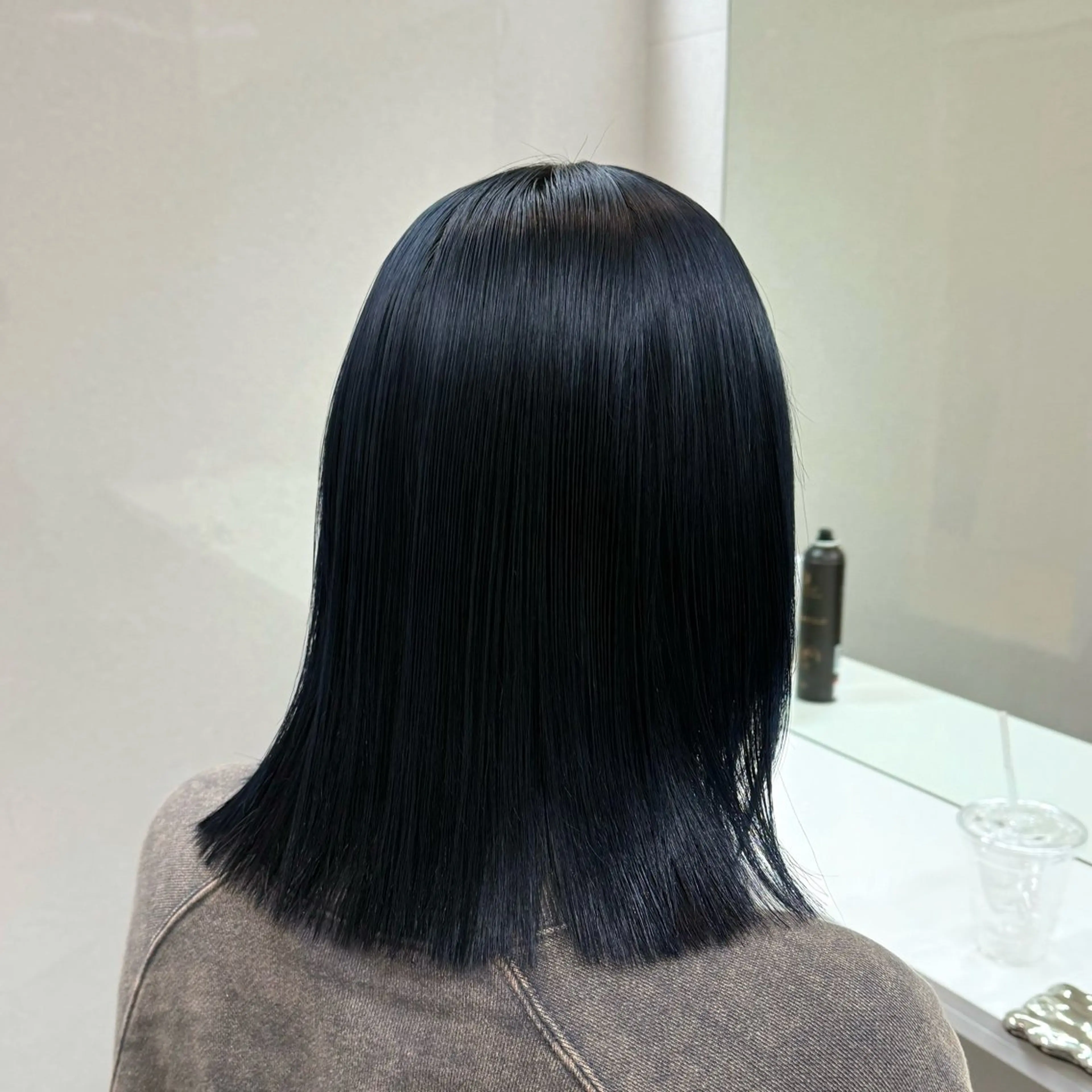 セミロング カラー アッシュ ブリーチ ブルーカラー ブルーアッシュ ブルーラベンダー ヘアカラー トリートメント Shido/ 髪質改善/上質艶髪のヘアスタイル