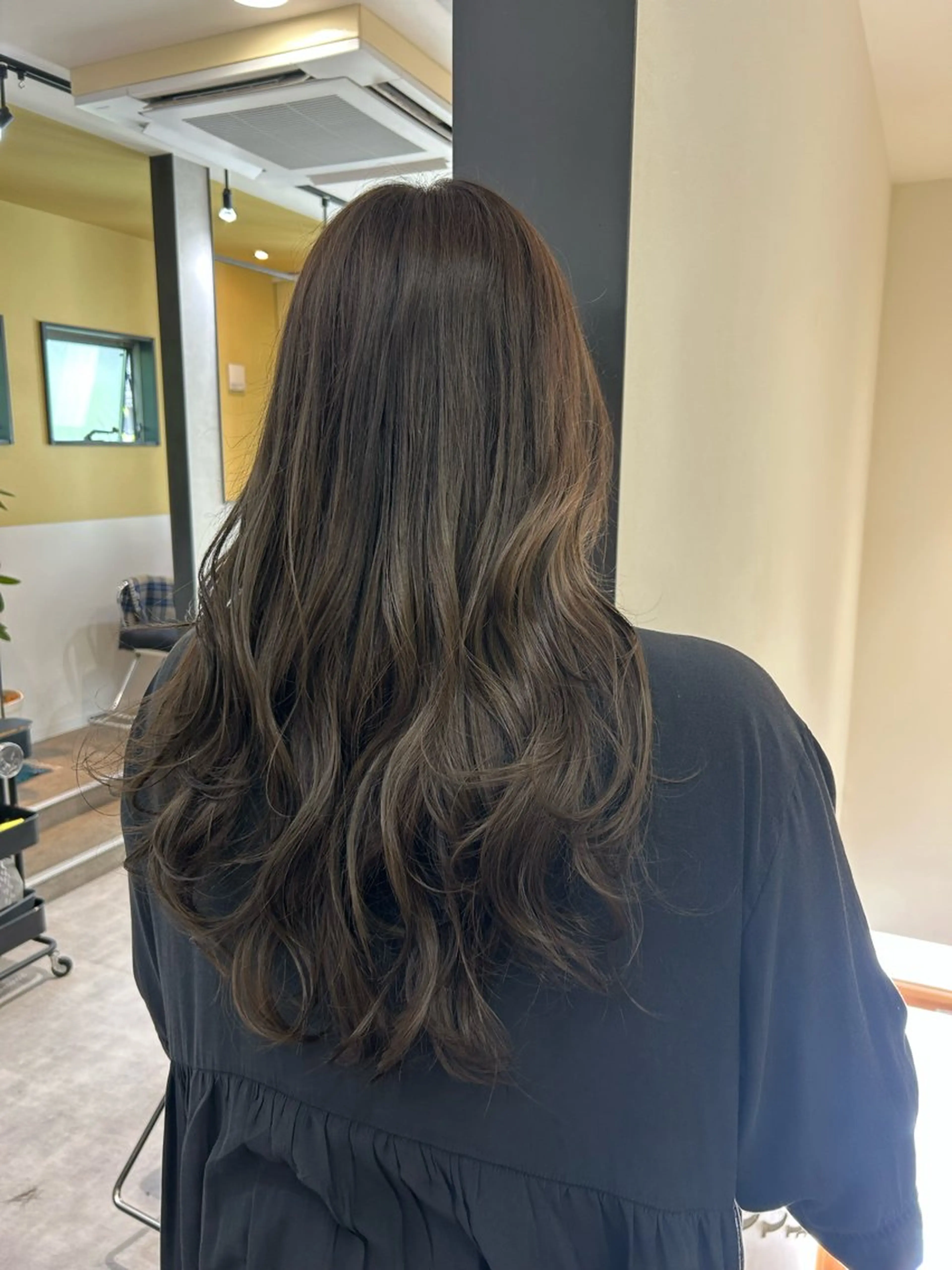 ロング カラー アッシュ 透明感カラー オリーブアッシュ カット ヘアカラー トリートメント hub hair レイヤー/透明感のヘアスタイル