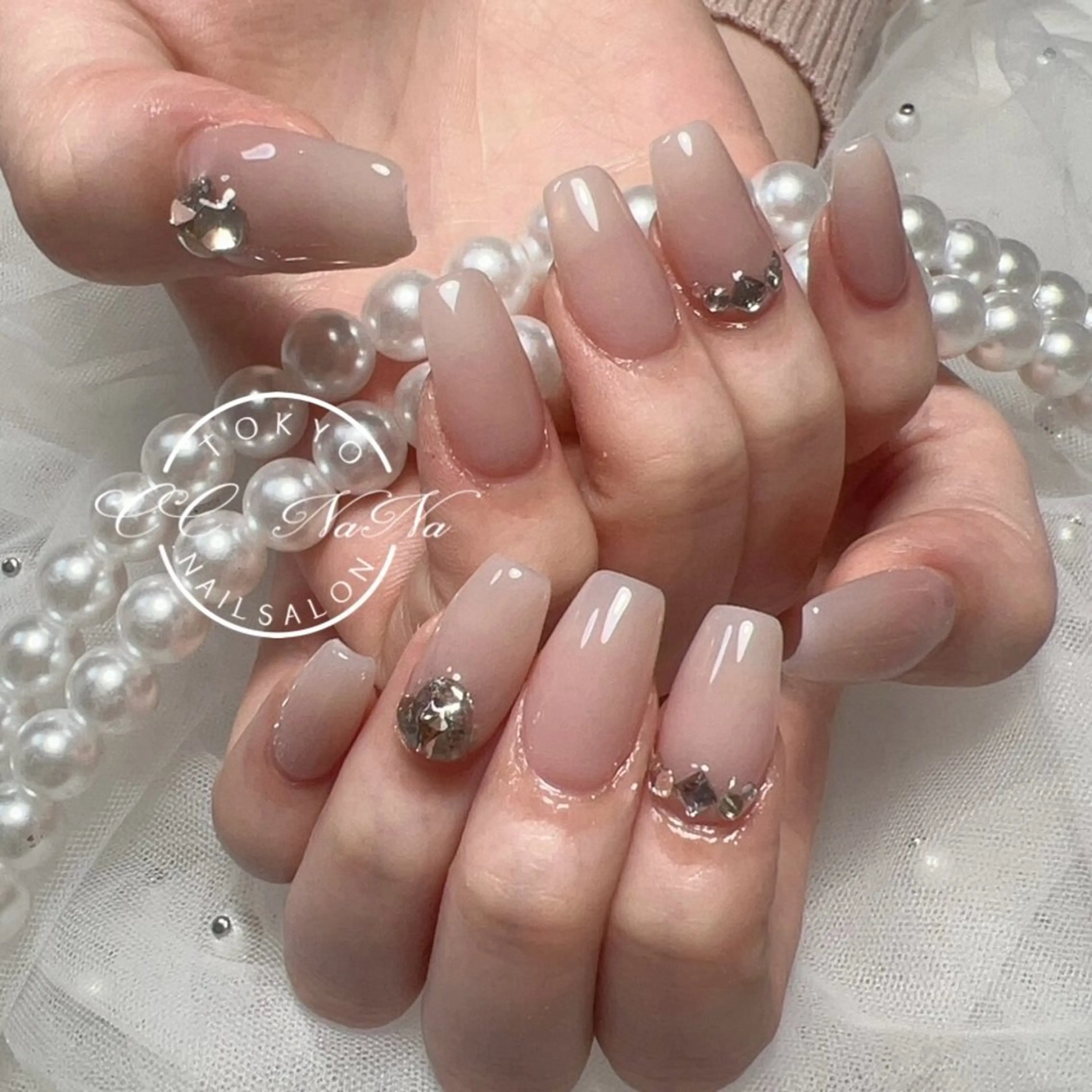 ネイル スカルプネイル ストーンネイル ハンドネイル 💎CC・NaNa 韓国風ネイル🌙のネイルデザイン