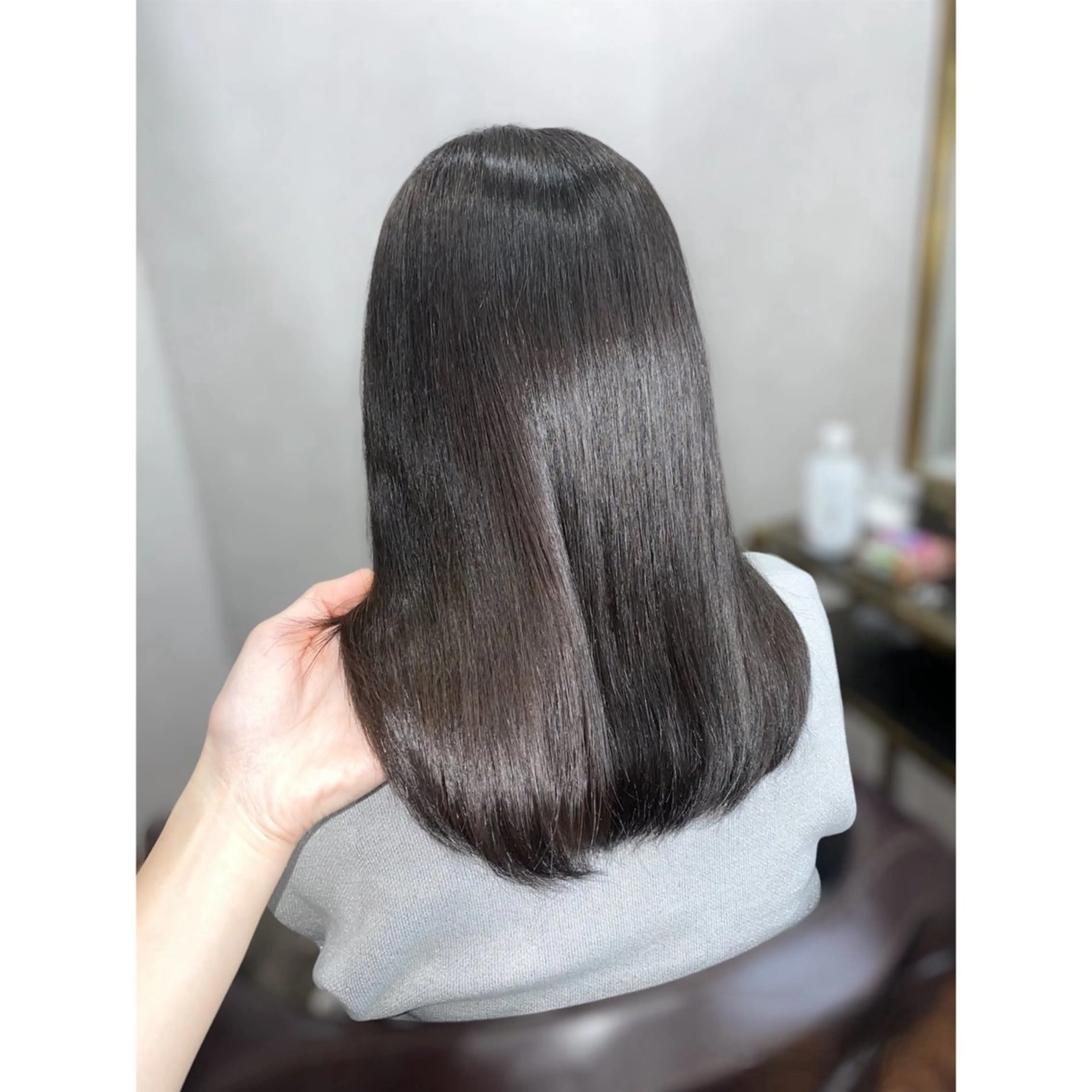 セミロング カット ヘアカラー トリートメント _White所属・ＳＨＩ ＺＵのヘアスタイル
