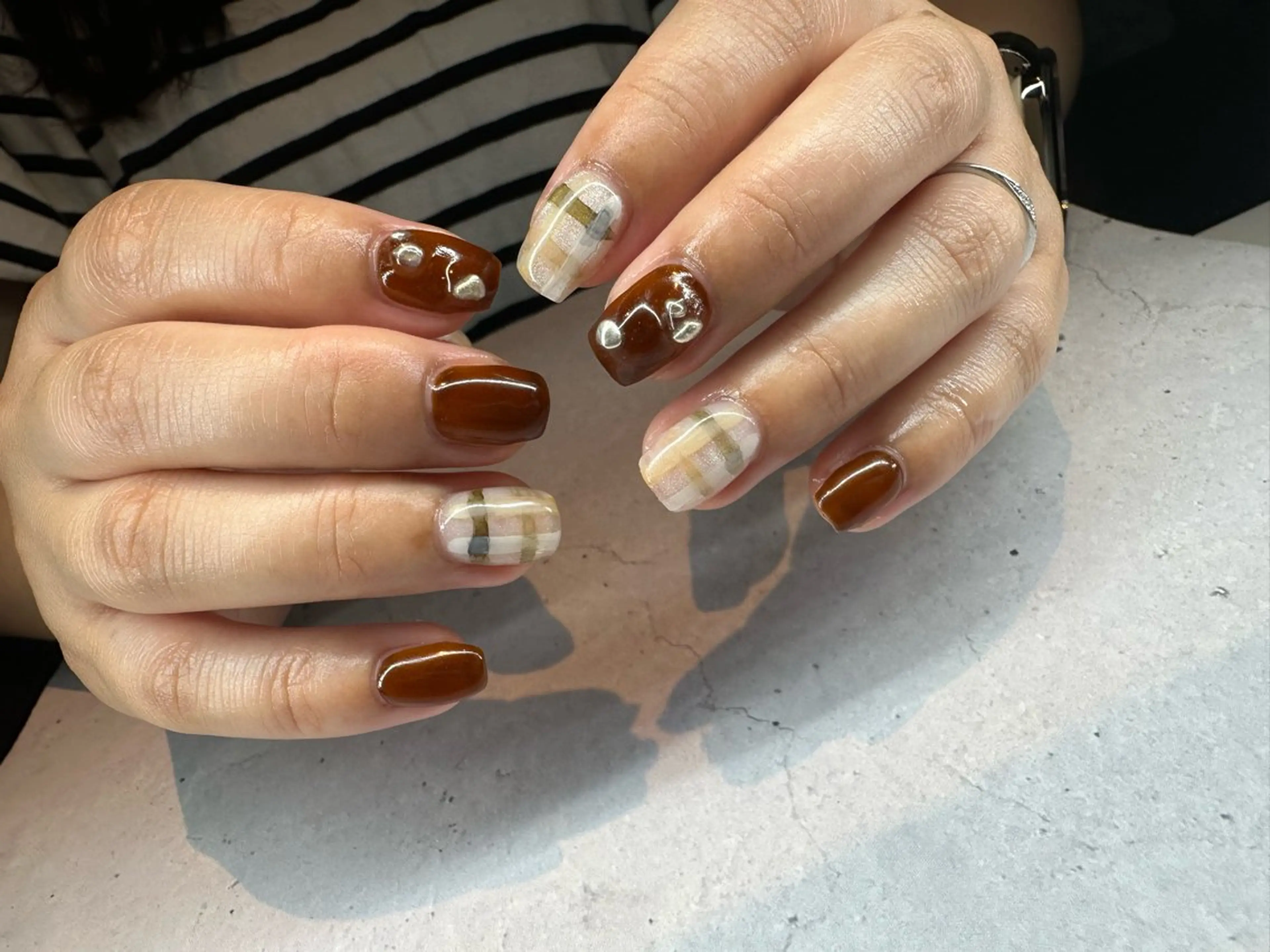 ネイル ブルー マグネットネイル ミラーネイル ニュアンスネイル ぷっくりネイル nailsalon Daphneのネイルデザイン