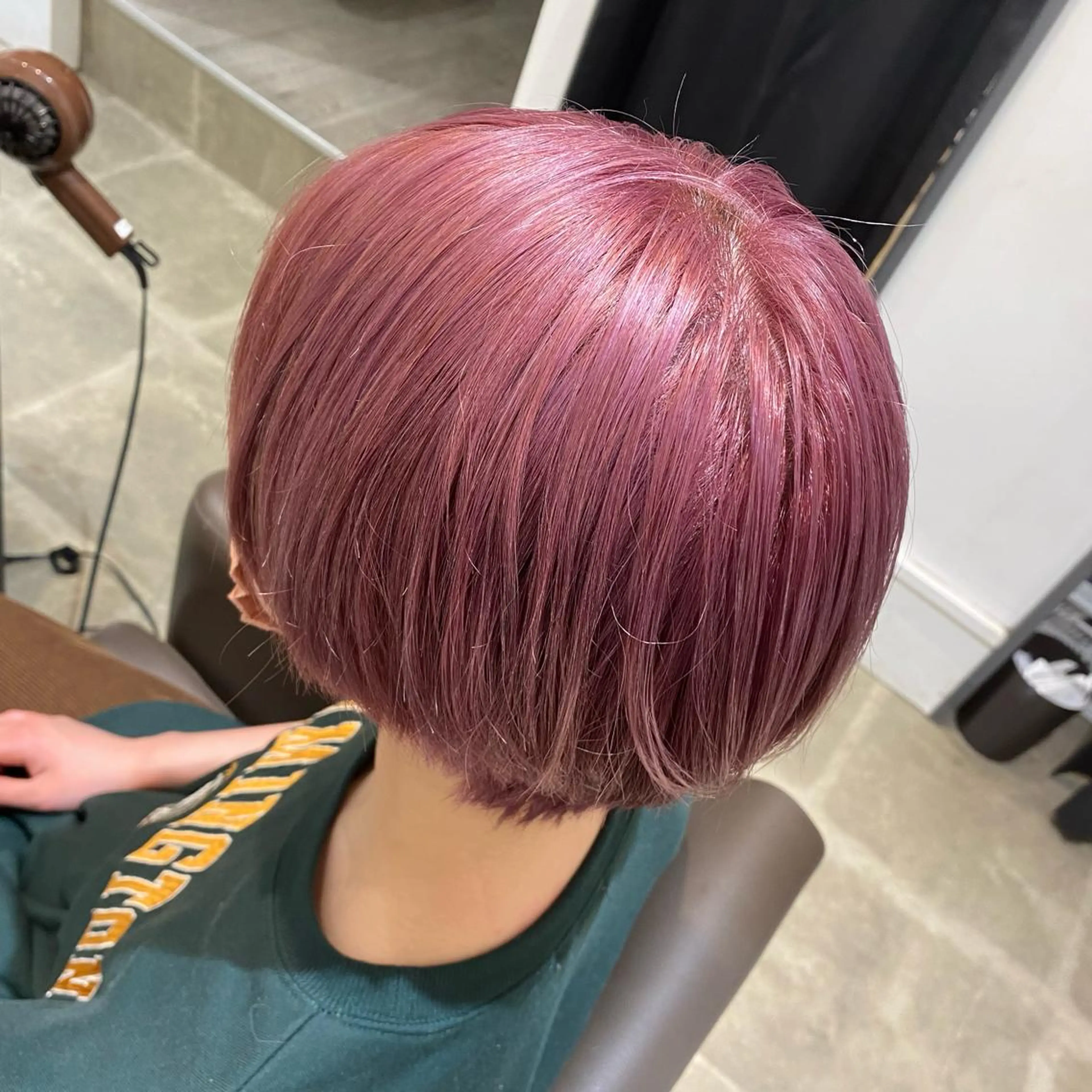 ショート カラー ブリーチ ピンクカラー 柴田 枝利子のヘアスタイル