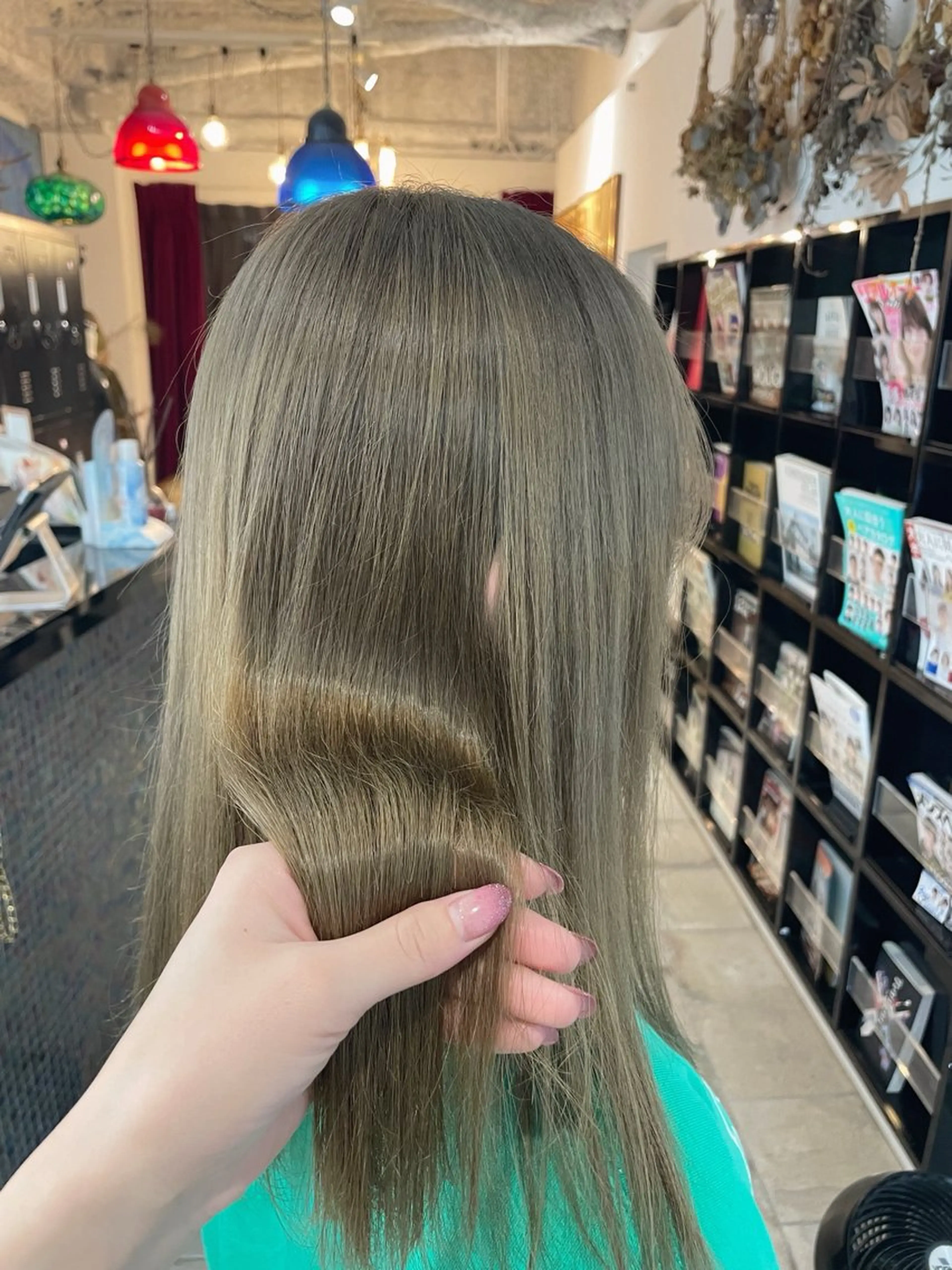 ロング カラー ベージュカラー オリーブベージュ トリートメント Signhair所属・🍒新家 さくら🍒のヘアスタイル