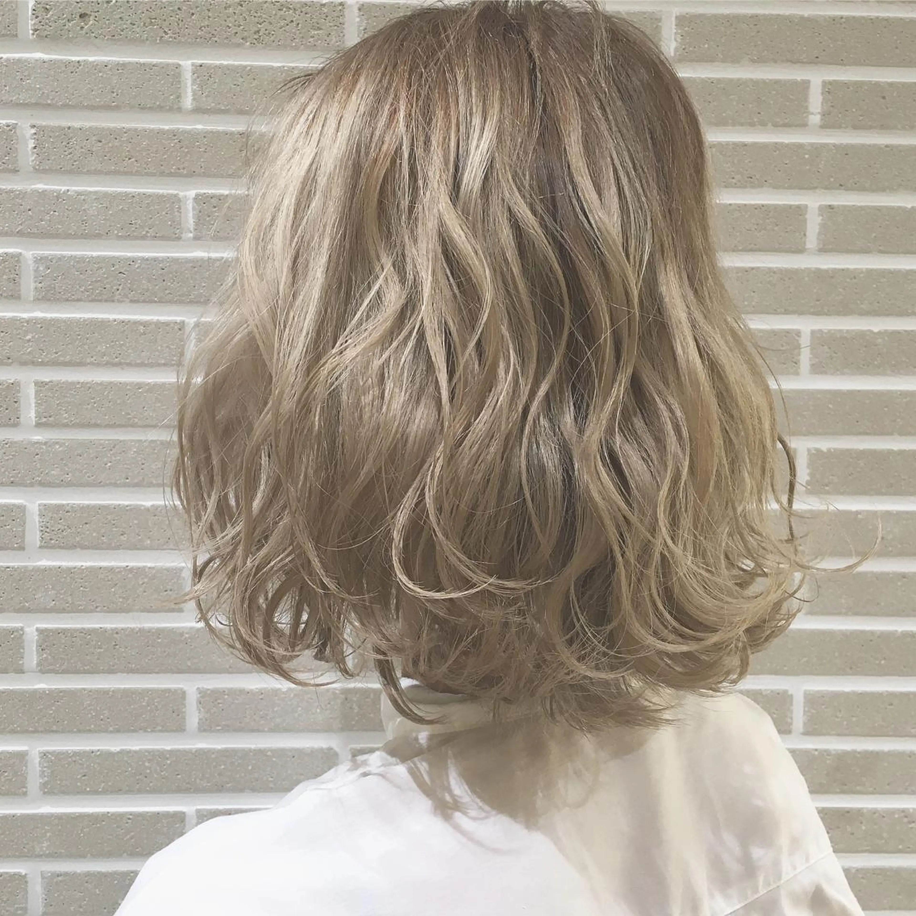 ミディアム amie三ノ宮所属・潟上 菜摘のヘアスタイル