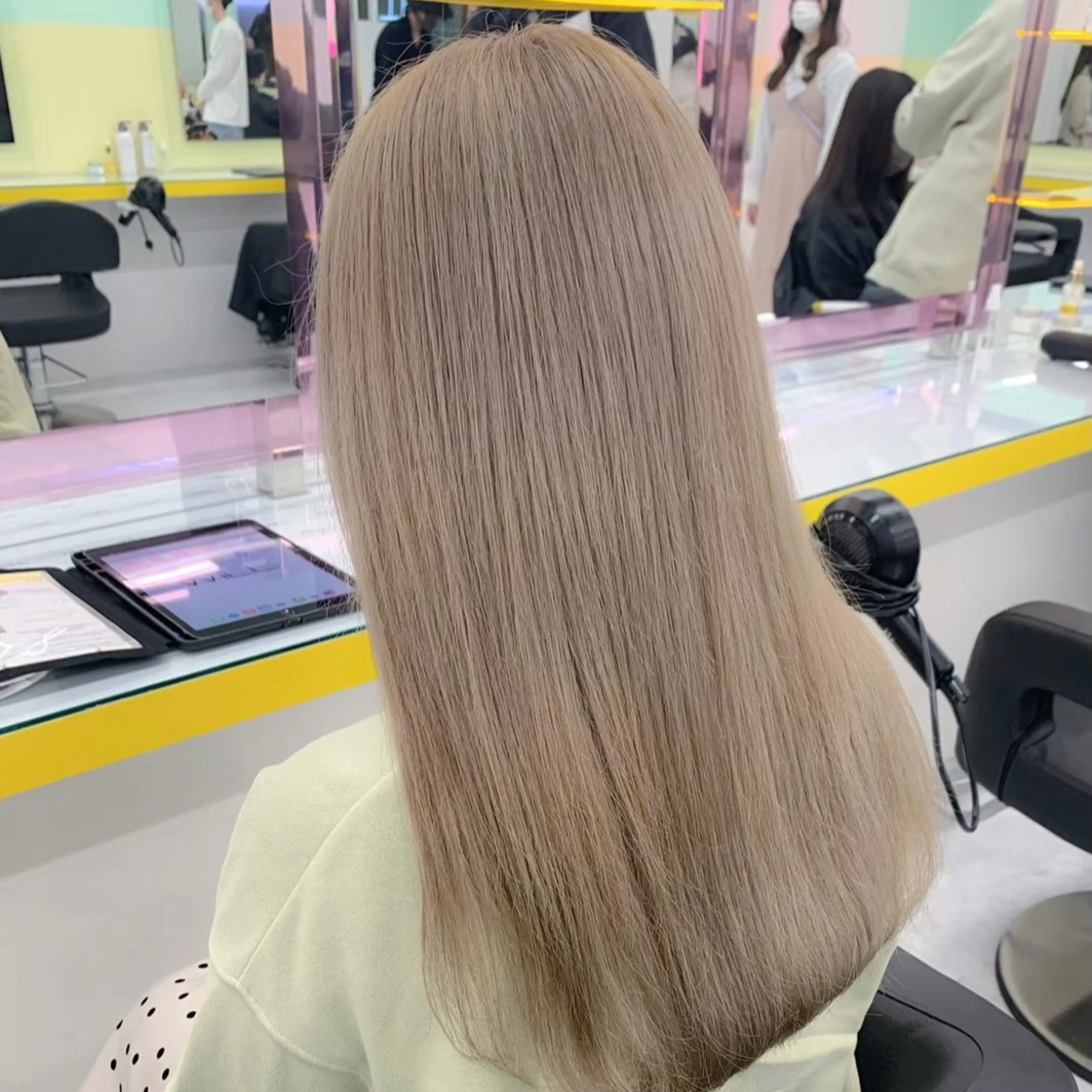 ロング ヘアカラー 大人上品🤍明るめ ベージュ🤍REOのヘアスタイル