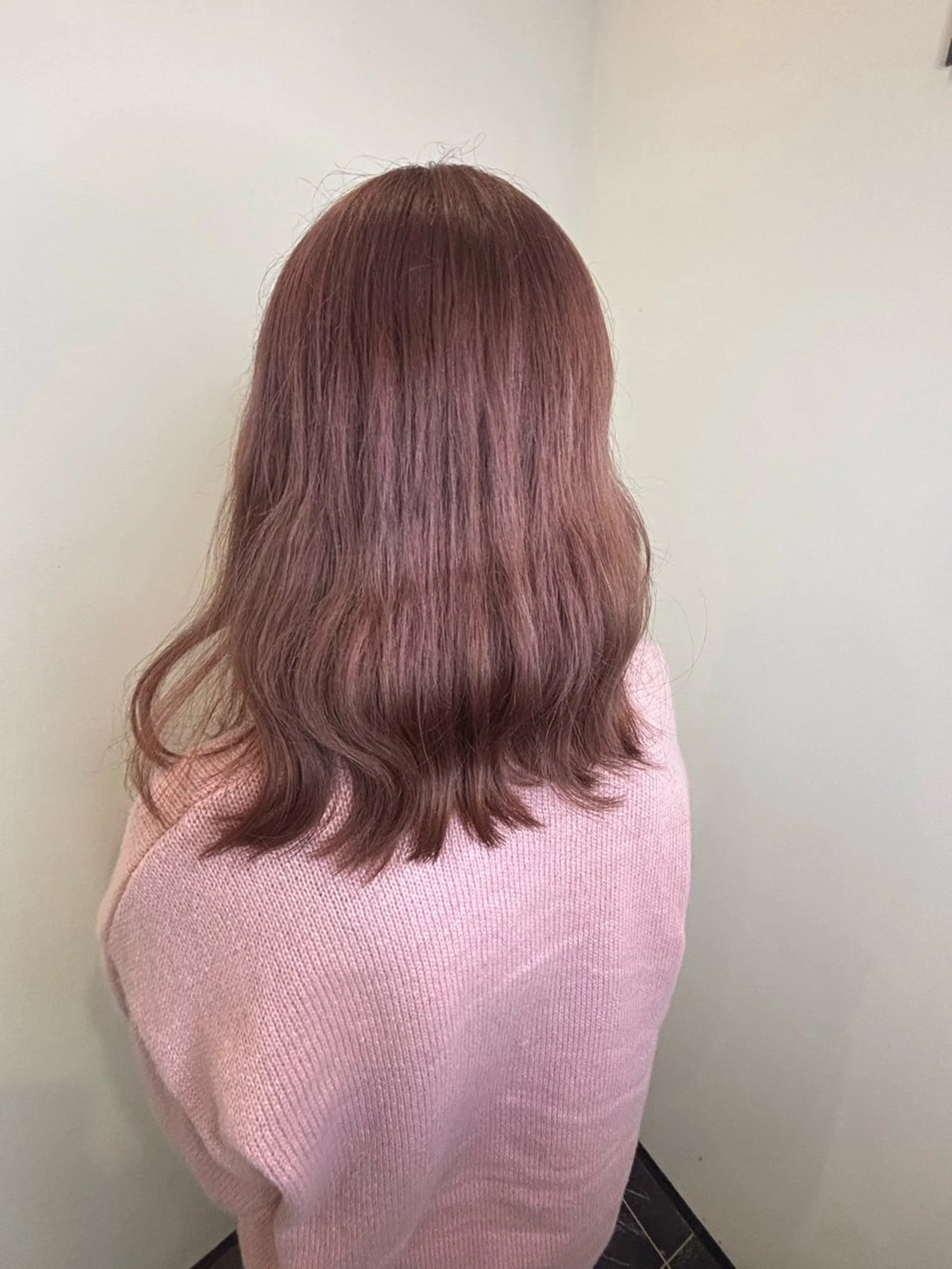 セミロング ヘアカラー よしい あゆのヘアスタイル