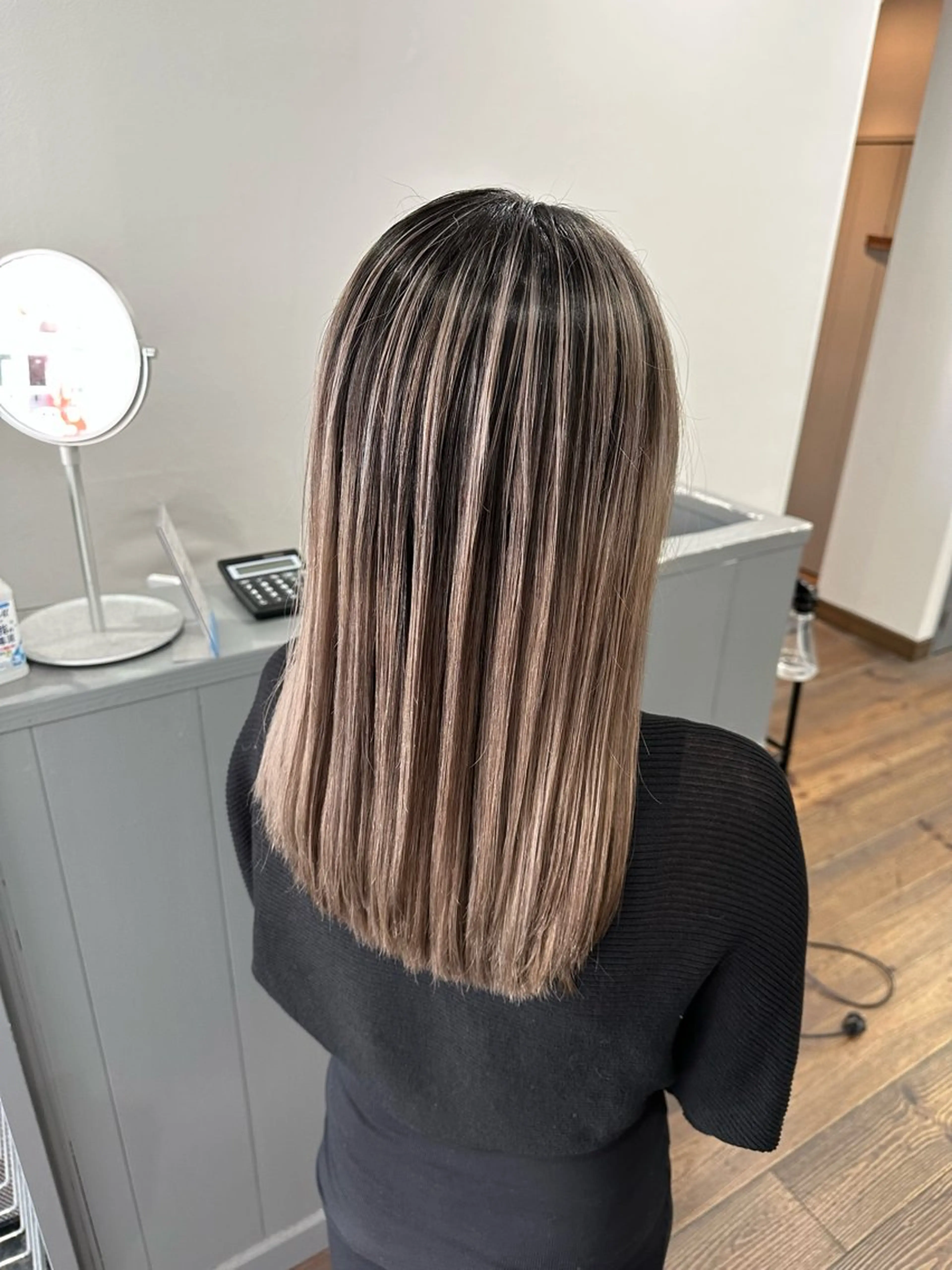 ロング レイヤーカット カット ヘアカラー トリートメント _White広島所属・バレイヤージュ 隅中秀弥のヘアスタイル