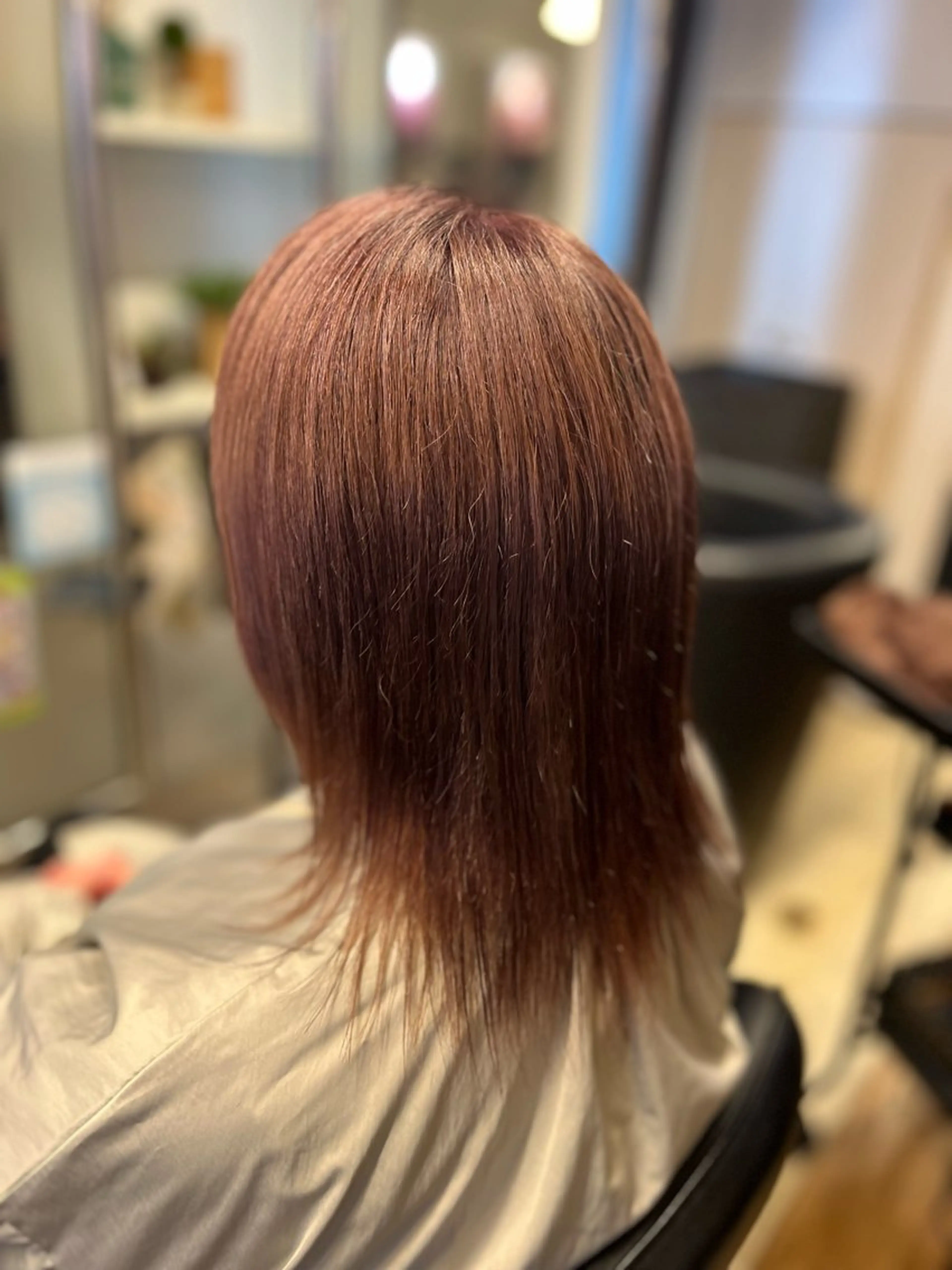 ミディアム 矢崎 身江子のヘアスタイル