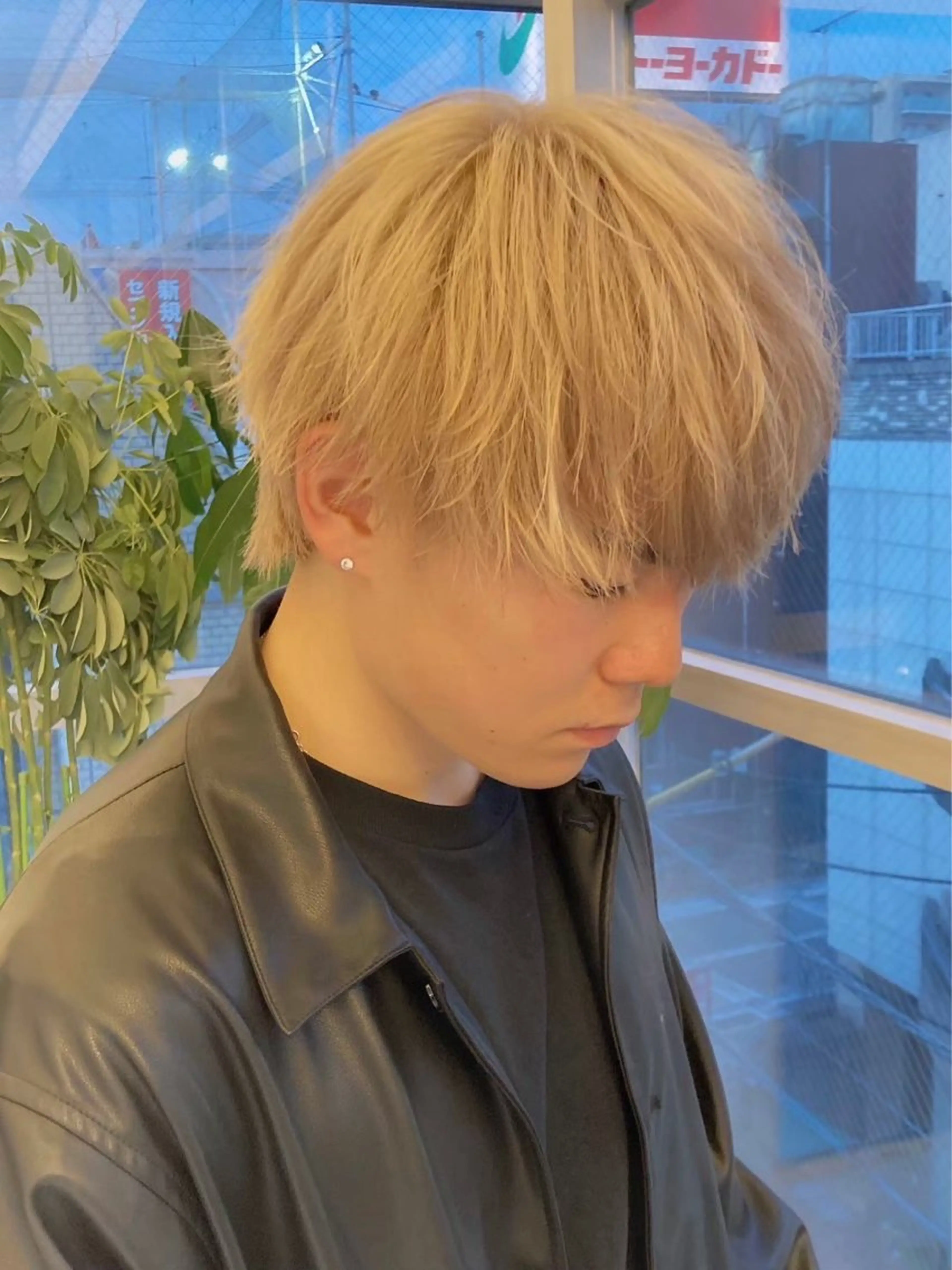 ショート カラー メンズ メンズブリーチ メンズハイトーン ブリーチ ハイトーンカラー 古川 颯馬のヘアスタイル