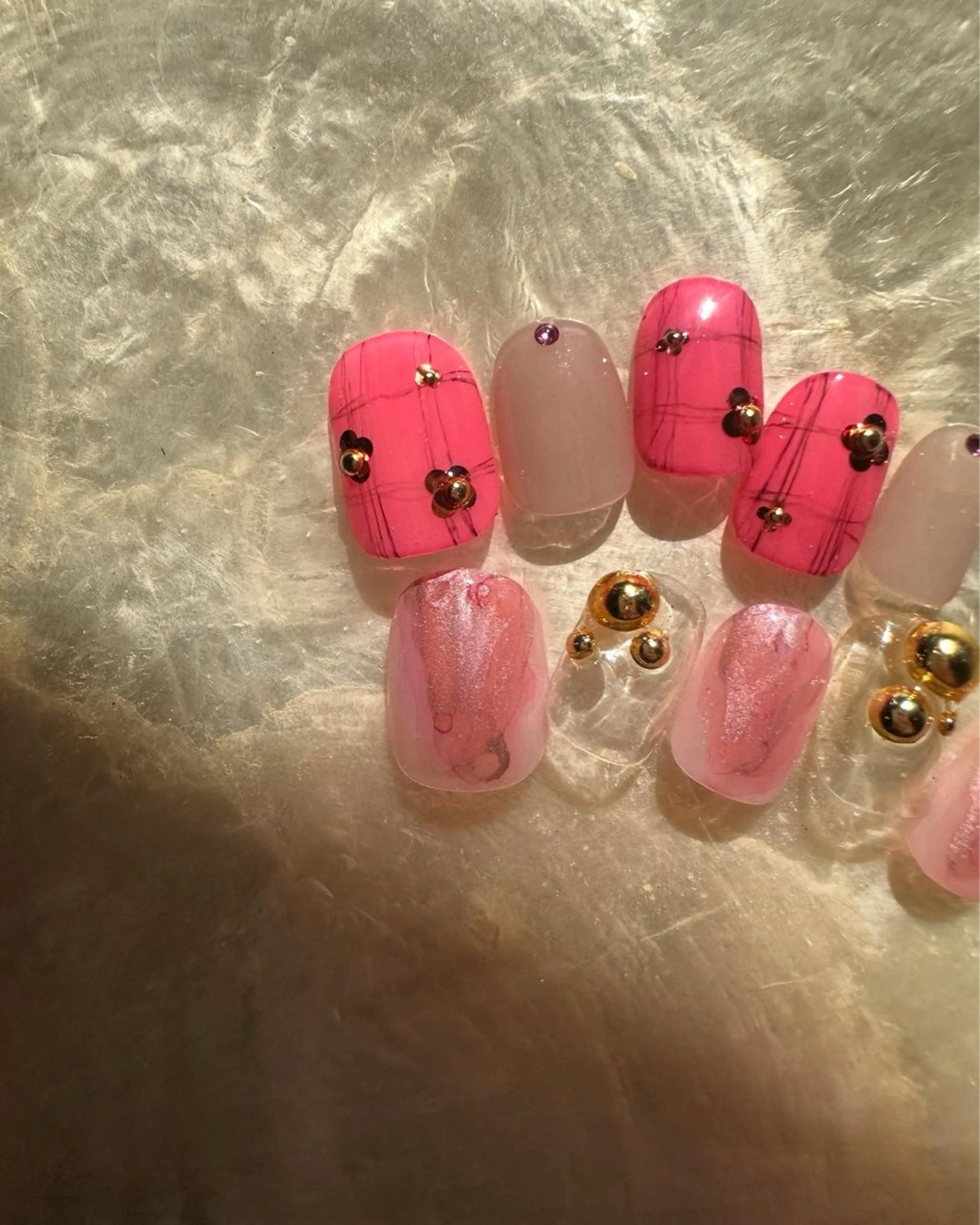 ネイル 氷ネイル・うるうるネイル 韓国ネイル ニュアンスネイル ピンク ネイルチップ 🪞KAPE NAIL 🪞のネイルデザイン