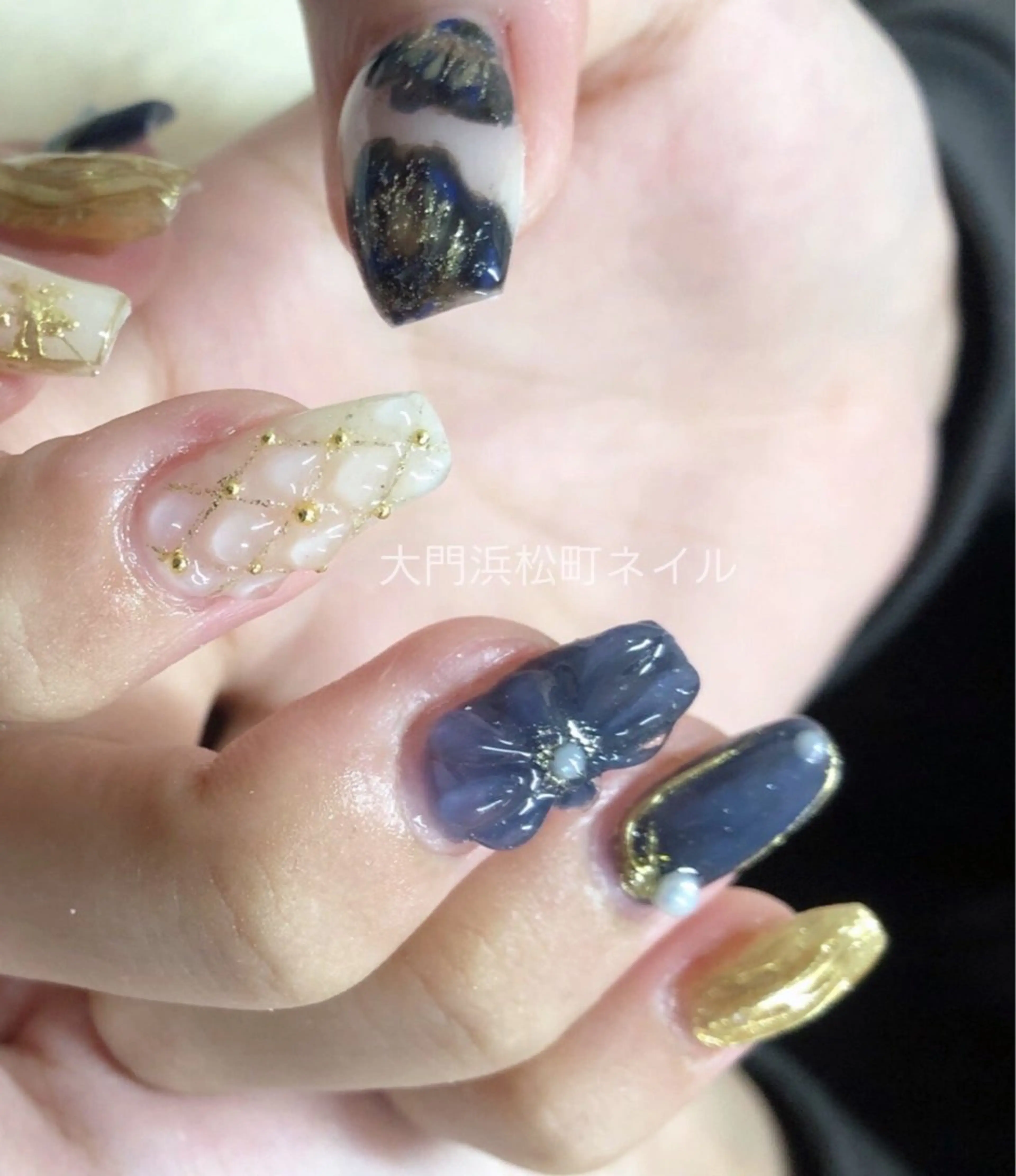 ネイル 成人式 フットネイル ゴールド ゴージャス マグネットネイル ハンドネイル ハンドケア 大門浜松町 ネイルのネイルデザイン