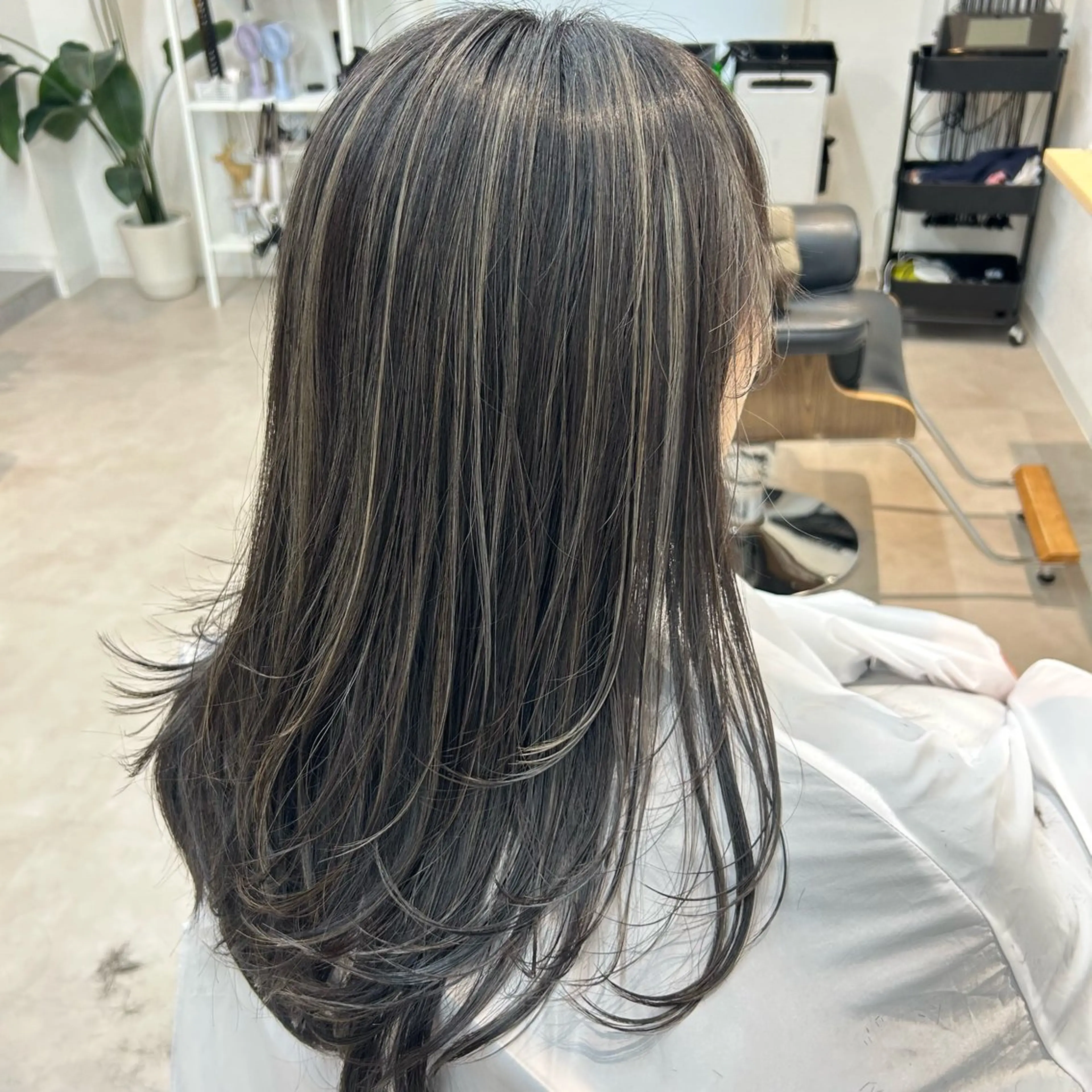 ロング カラー グレージュ ハイライトカラー ハイライト レイヤーカット カット ヘアカラー トリートメント 船橋/to to./MANAMIのヘアスタイル