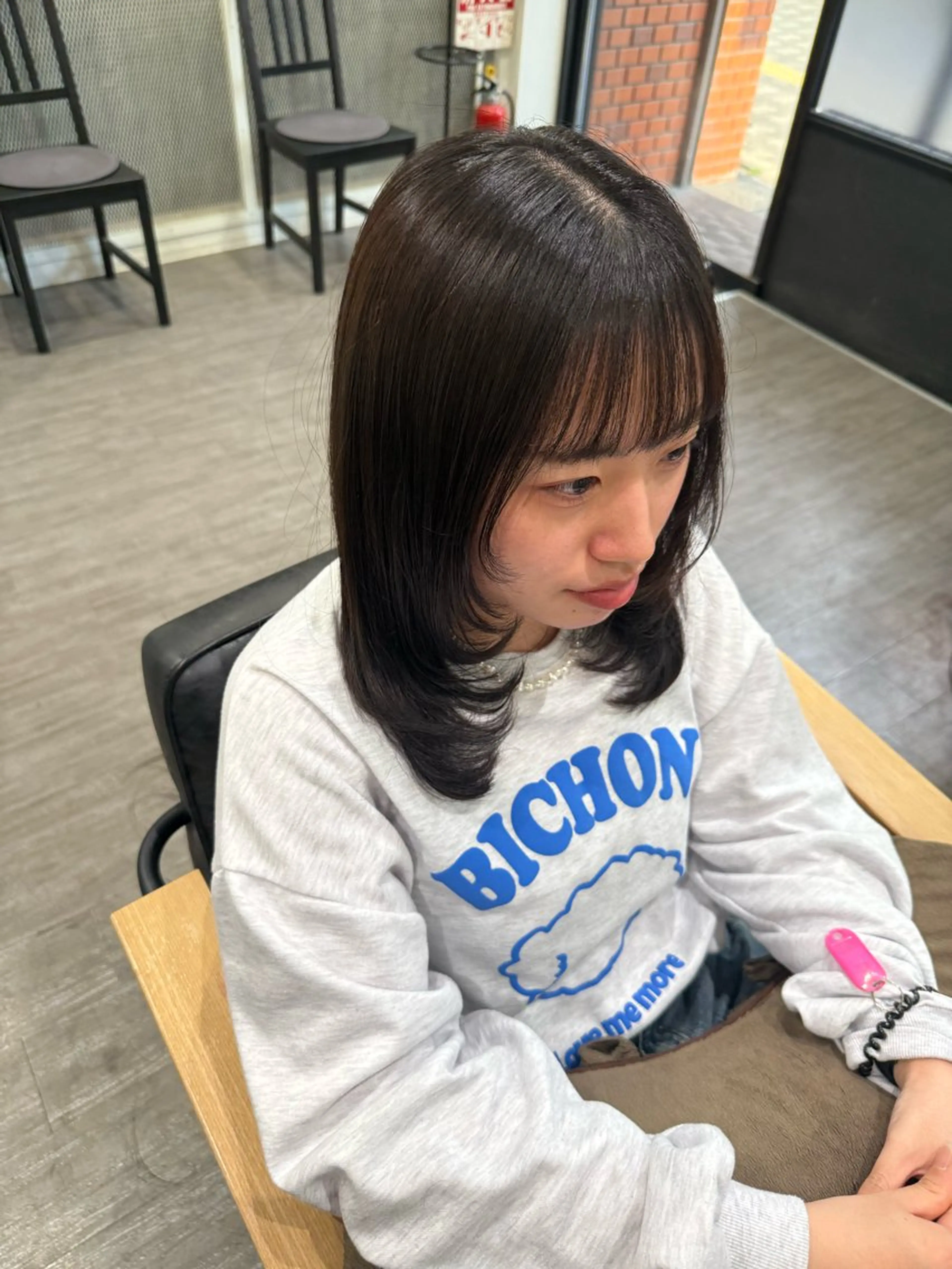 ミディアム カラー 顔まわりレイヤー レイヤーカット カット ヘアカラー トリートメント 上田 紗也のヘアスタイル