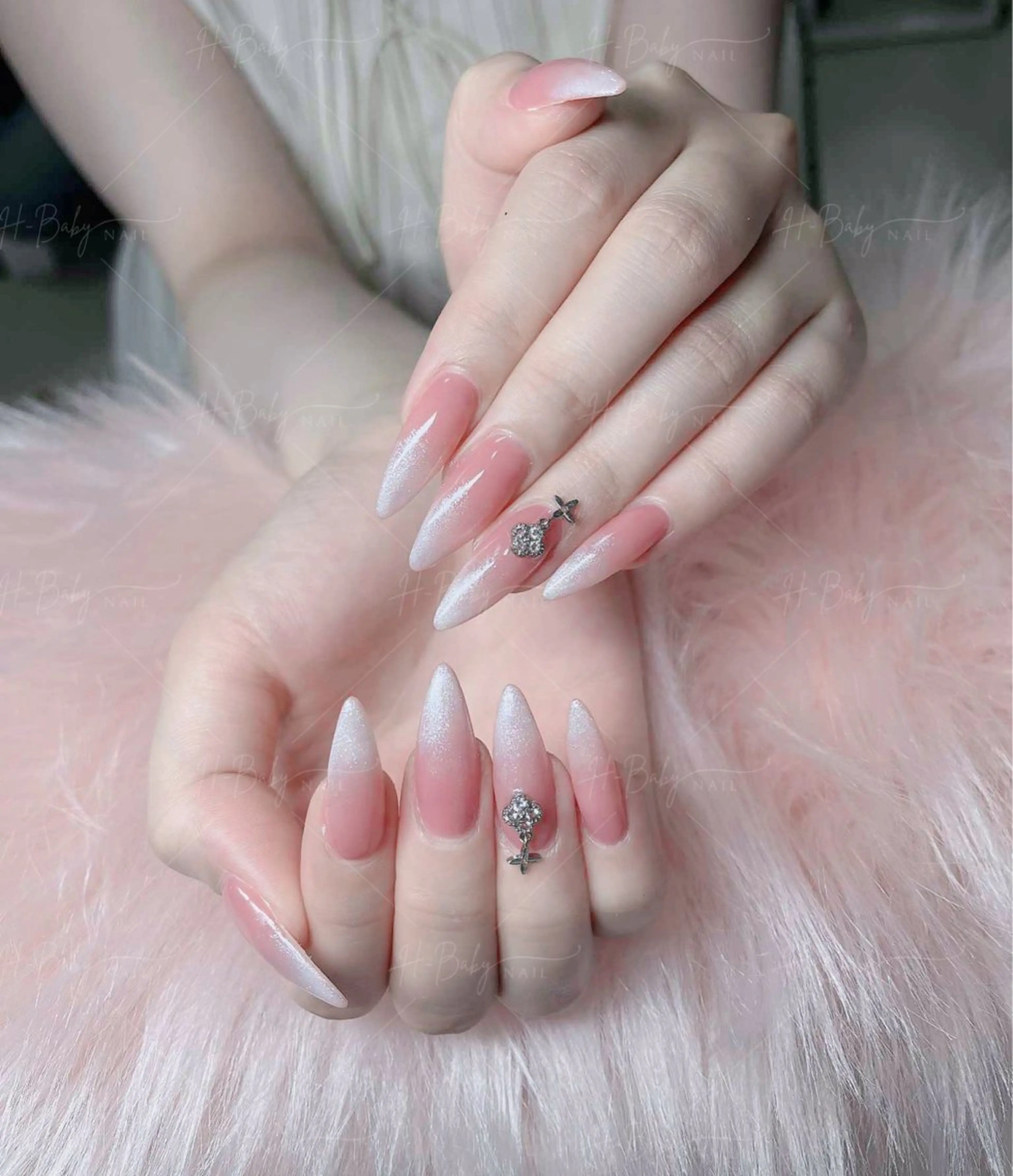 ネイル オーロラネイル フレンチネイル ジェルネイル ハロウィン 韓国ネイル ハンドネイル H.baby Nail Salonのネイルデザイン