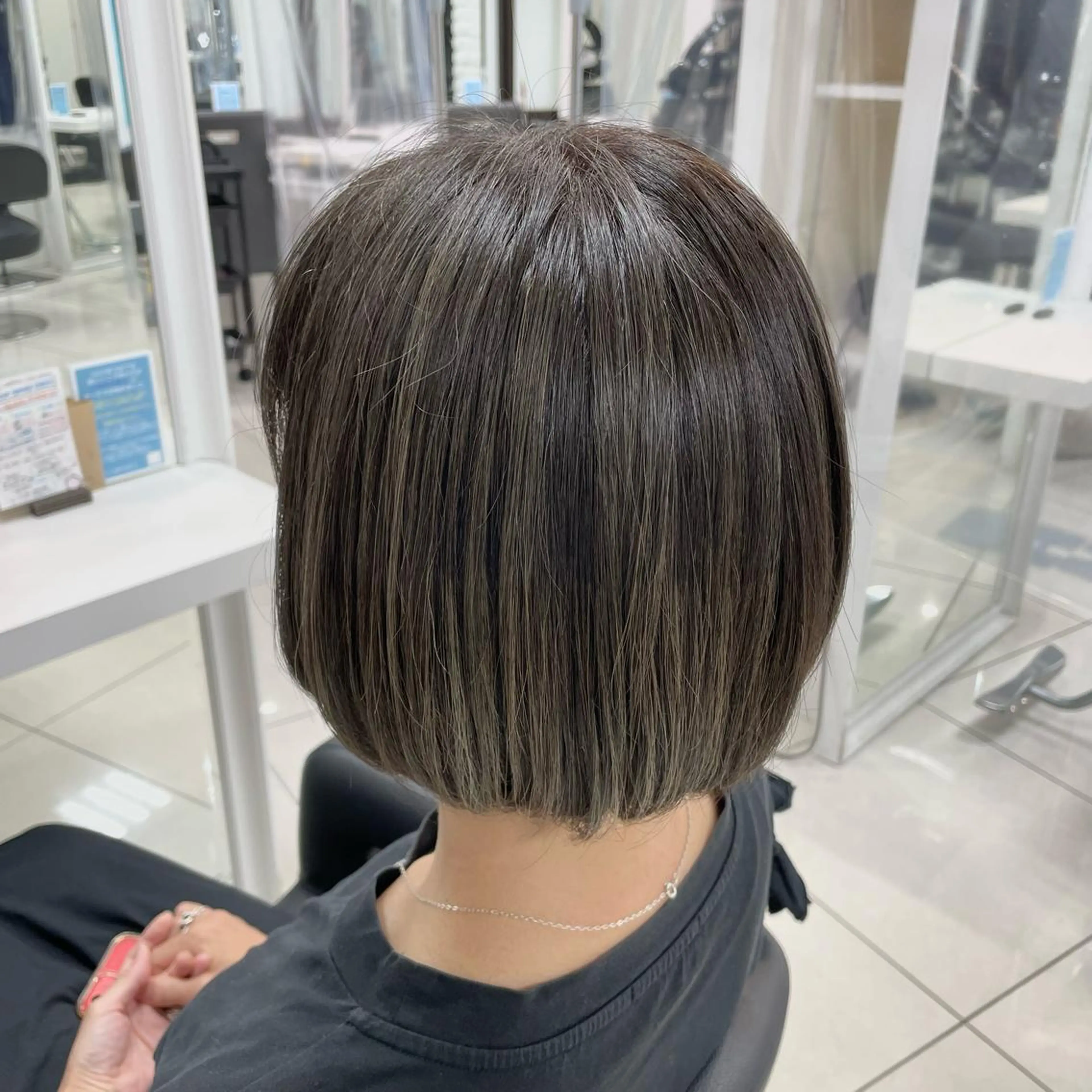 ショート カラー ブリーチ ケアブリーチ ハイライトカラー イルミナカラー ハイライト カット ヘアカラー トリートメント 【デザインカラー】 粥川佳日望のヘアスタイル