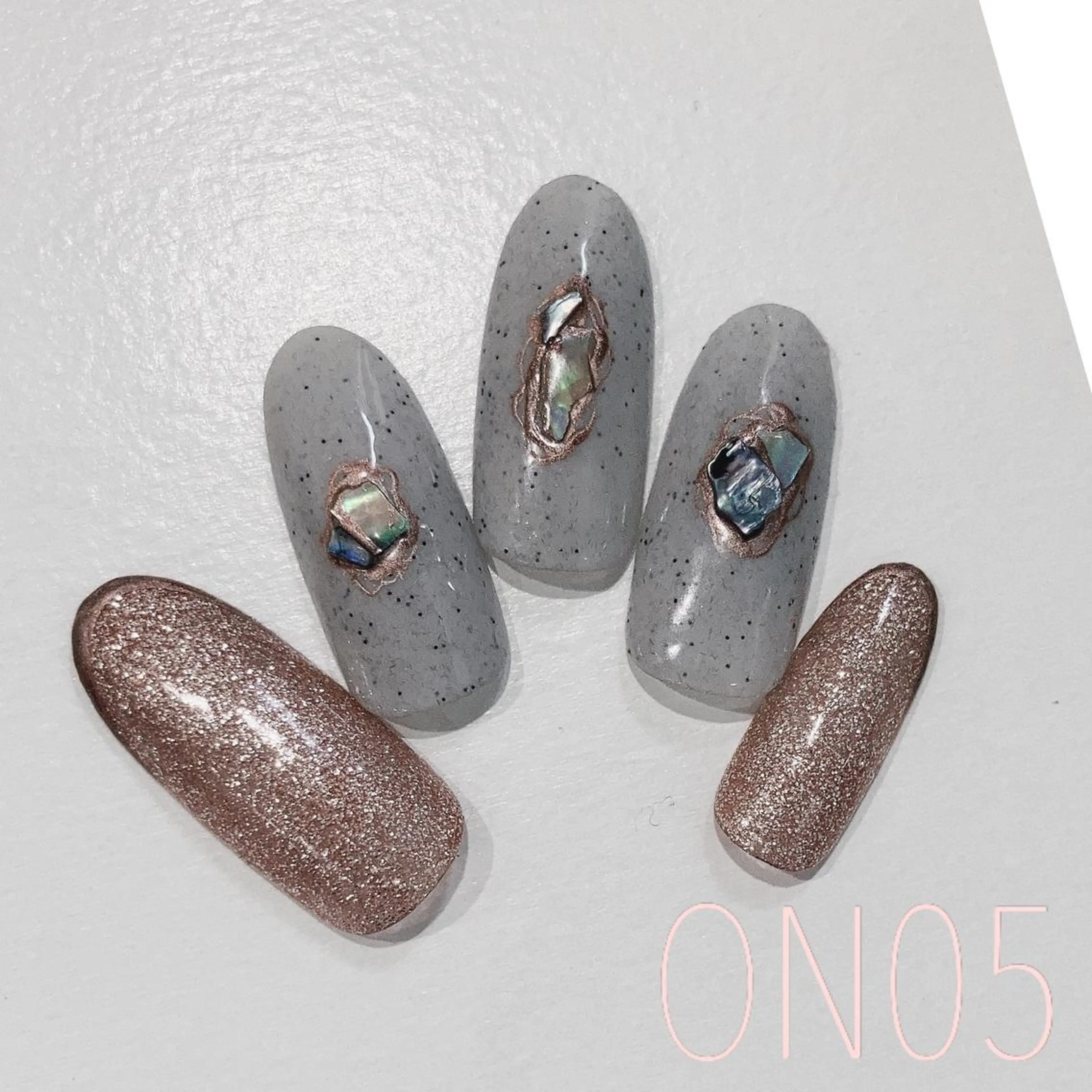 ネイル 園 寛子 （ネイリスト）のネイルデザイン