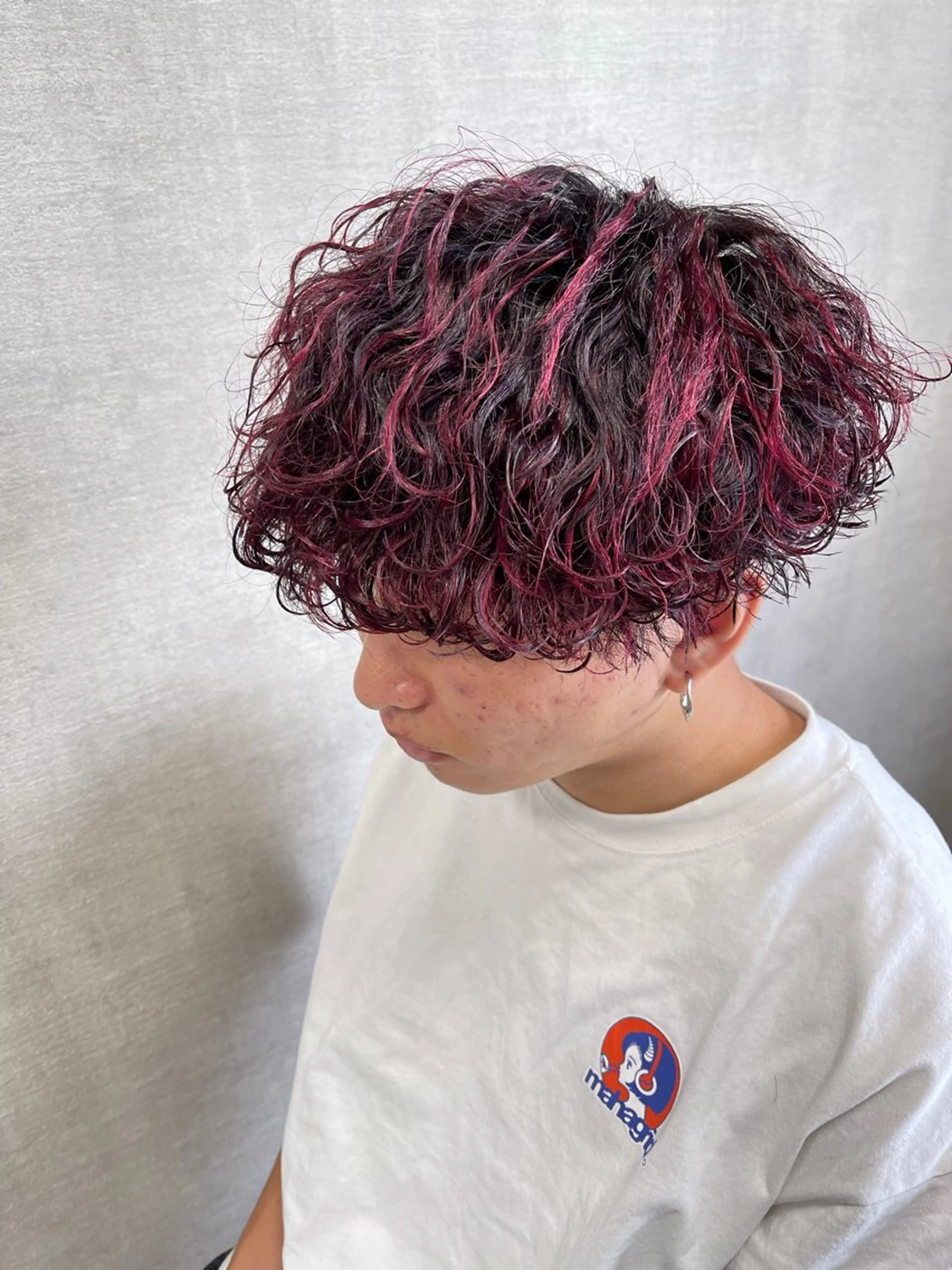 ミディアム パーマ メンズ ミディアムパーマ メンズパーマ 波巻きパーマ カット パーマ メンズカット/メンズ パーマ/メンズ特化のヘアスタイル