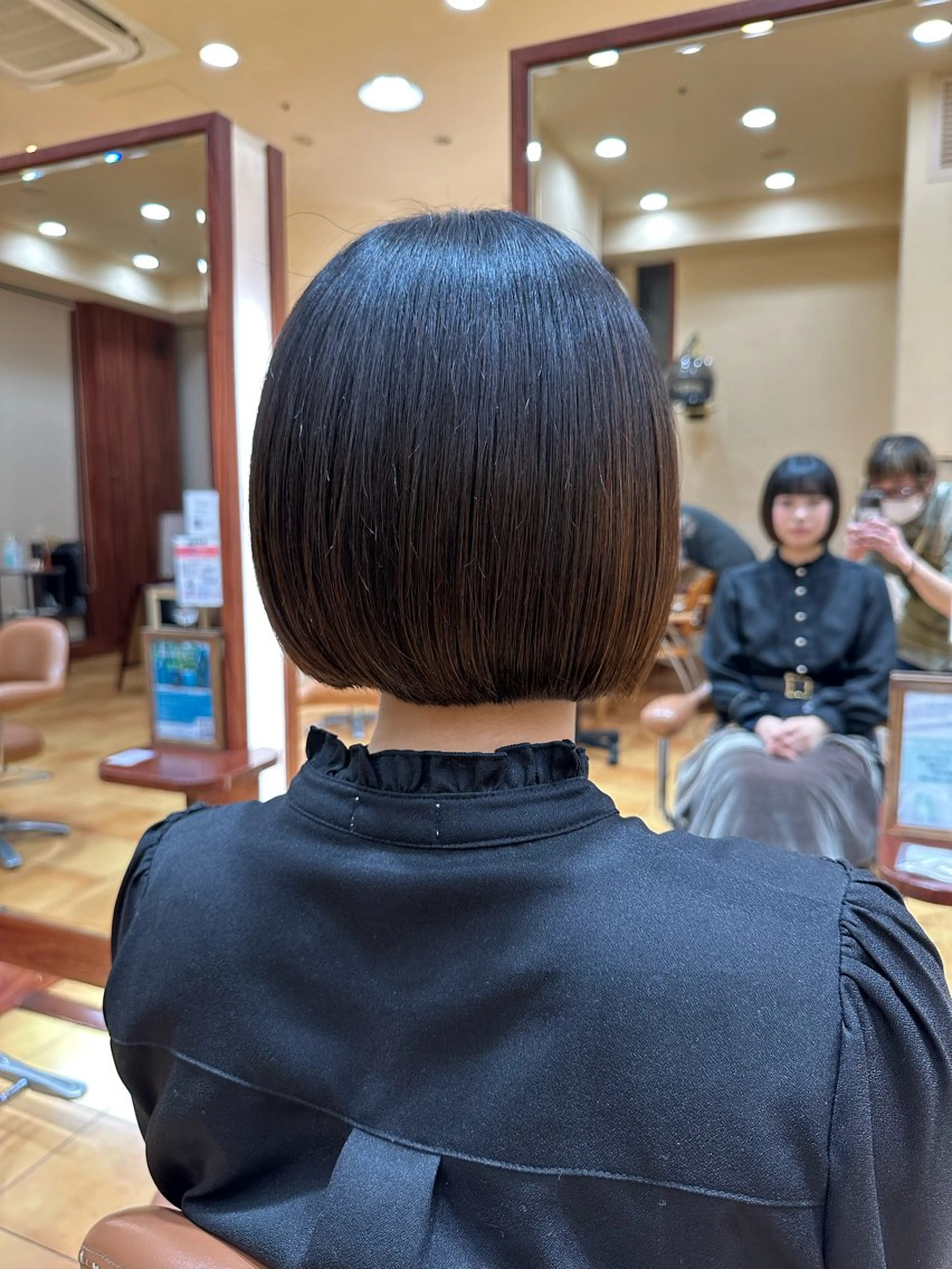 ミディアム とうい/パーマボブ/ くせ毛/丸みボブのヘアスタイル