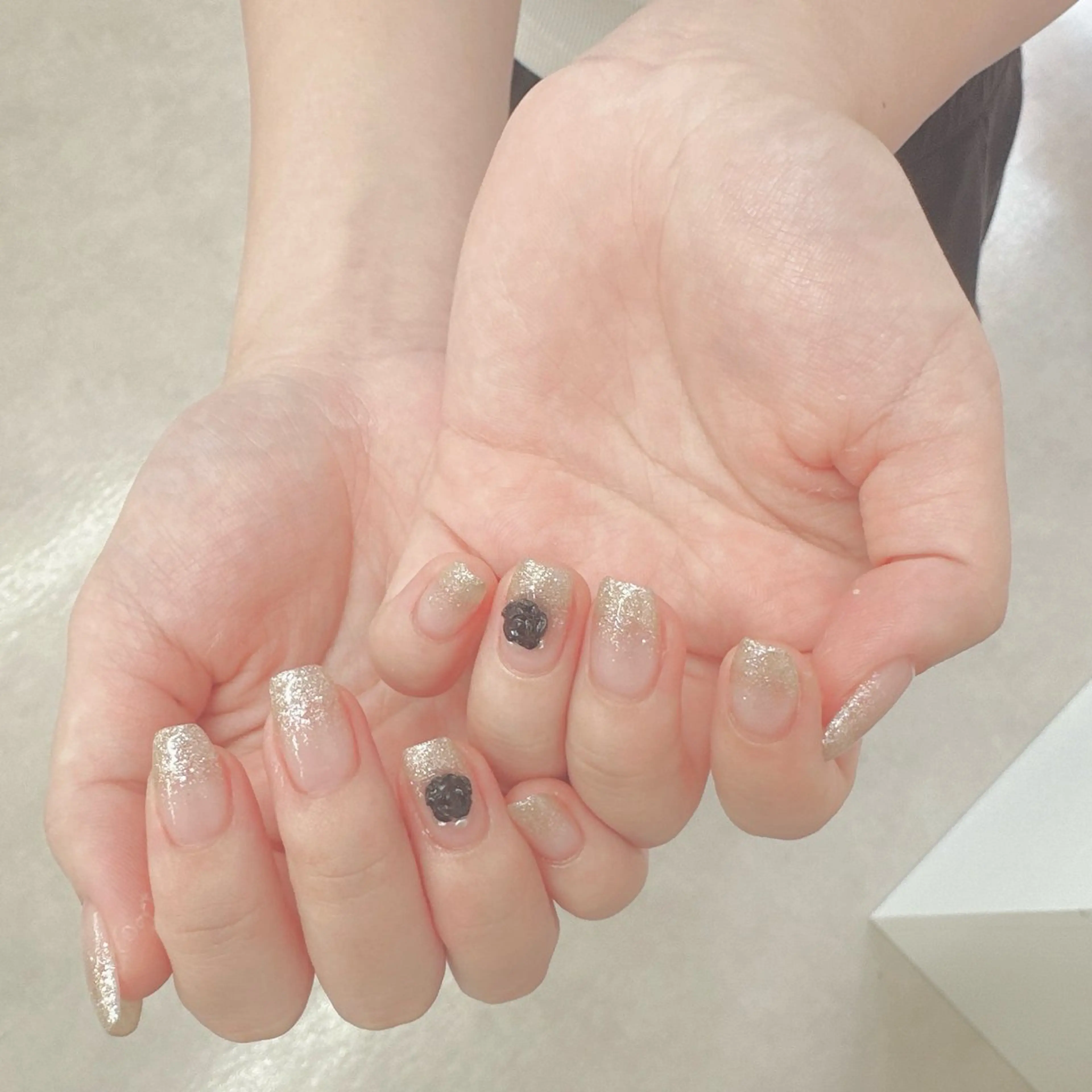 ネイル アートネイル ジェルネイル グラデーション キラキラネイル ラメ(グリッター) ハンドネイル Viola Nailsalon所属・Viola. 優花のネイルデザイン