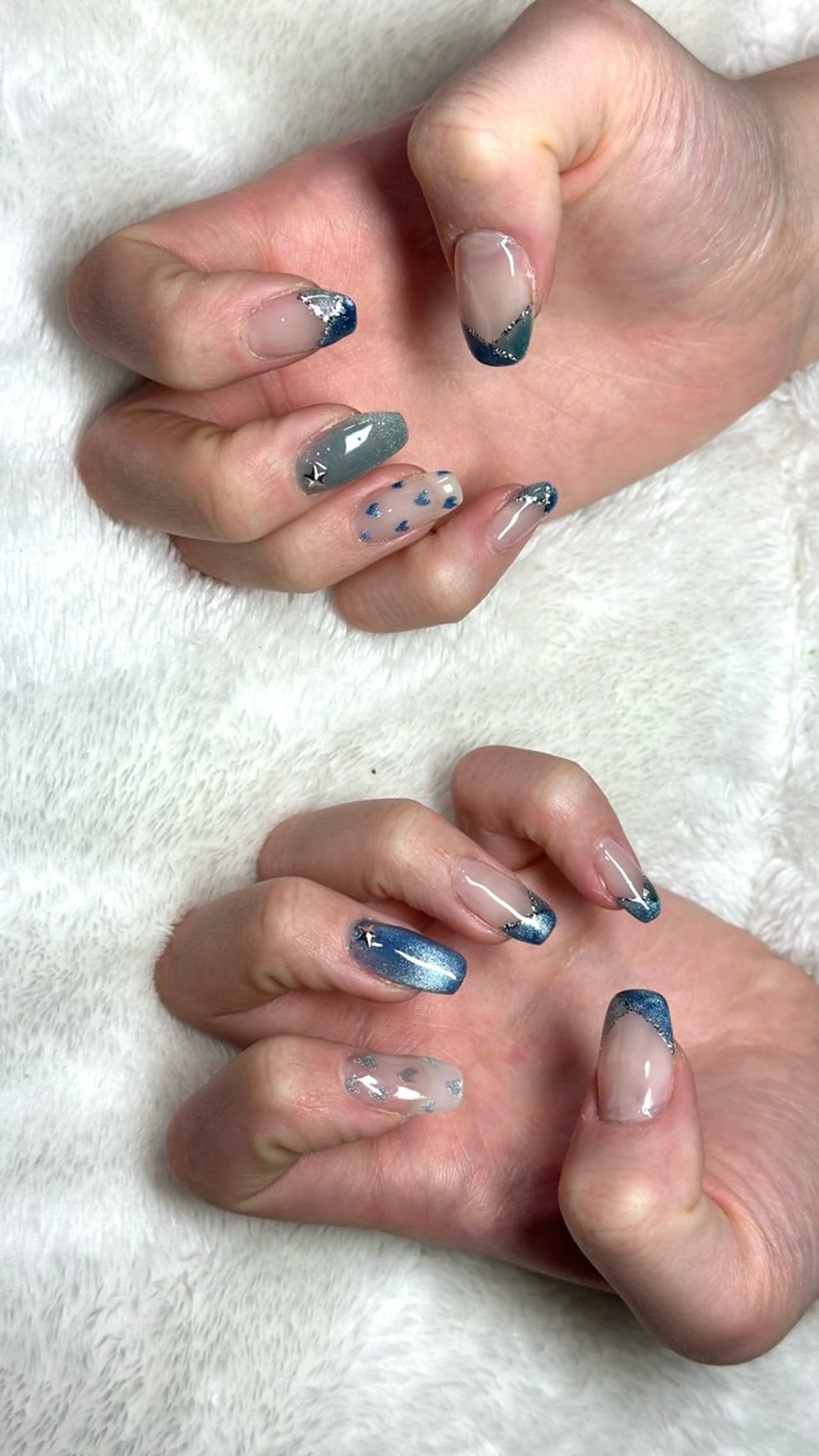 ネイル ブルー 水色 マグネットネイル Queenie nailのネイルデザイン