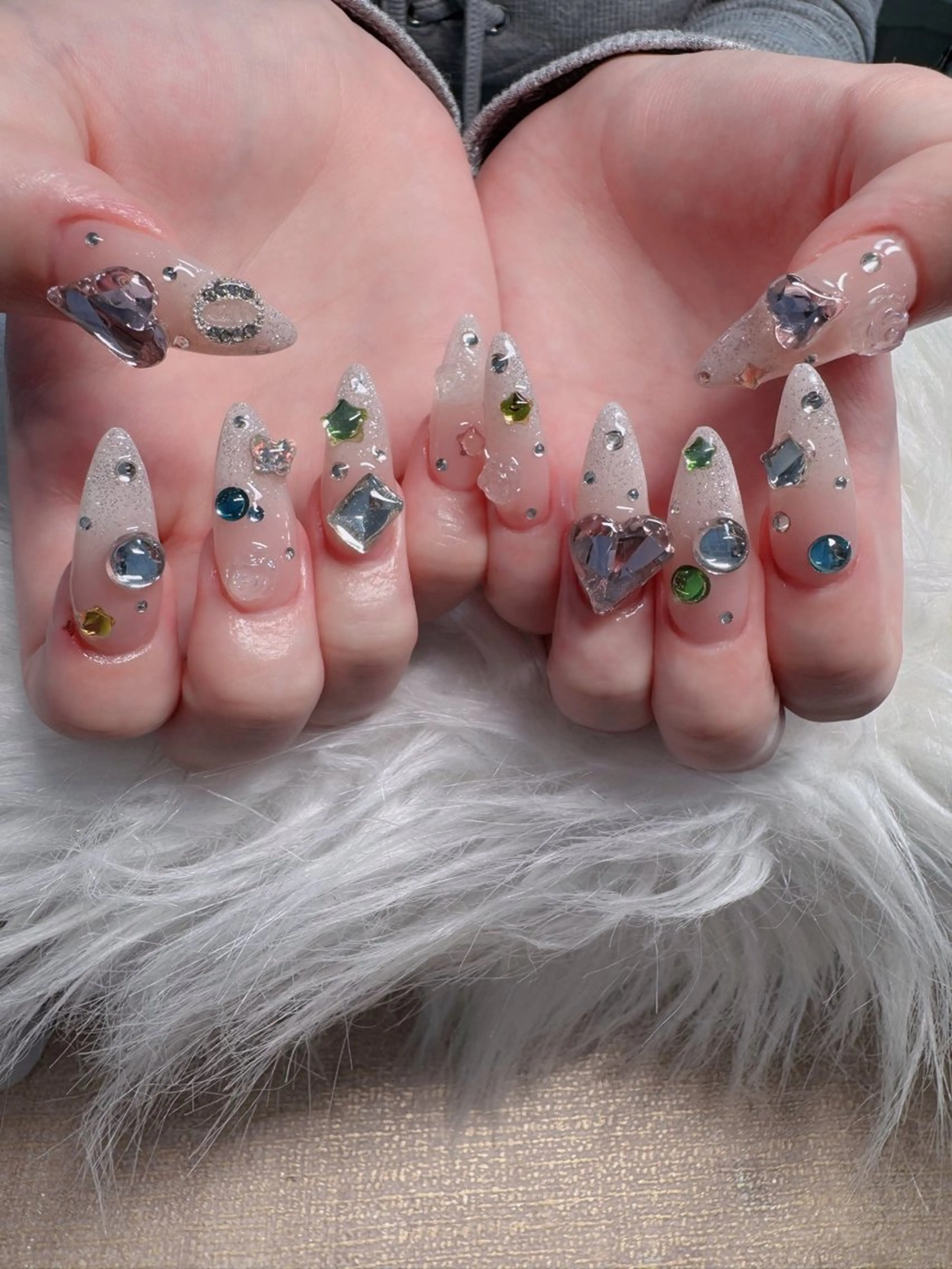 ネイル フレンチネイル ジェルネイル ハロウィン キラキラネイル 韓国ネイル H.babynailsalon所属・H.baby Nail Salonのネイルデザイン