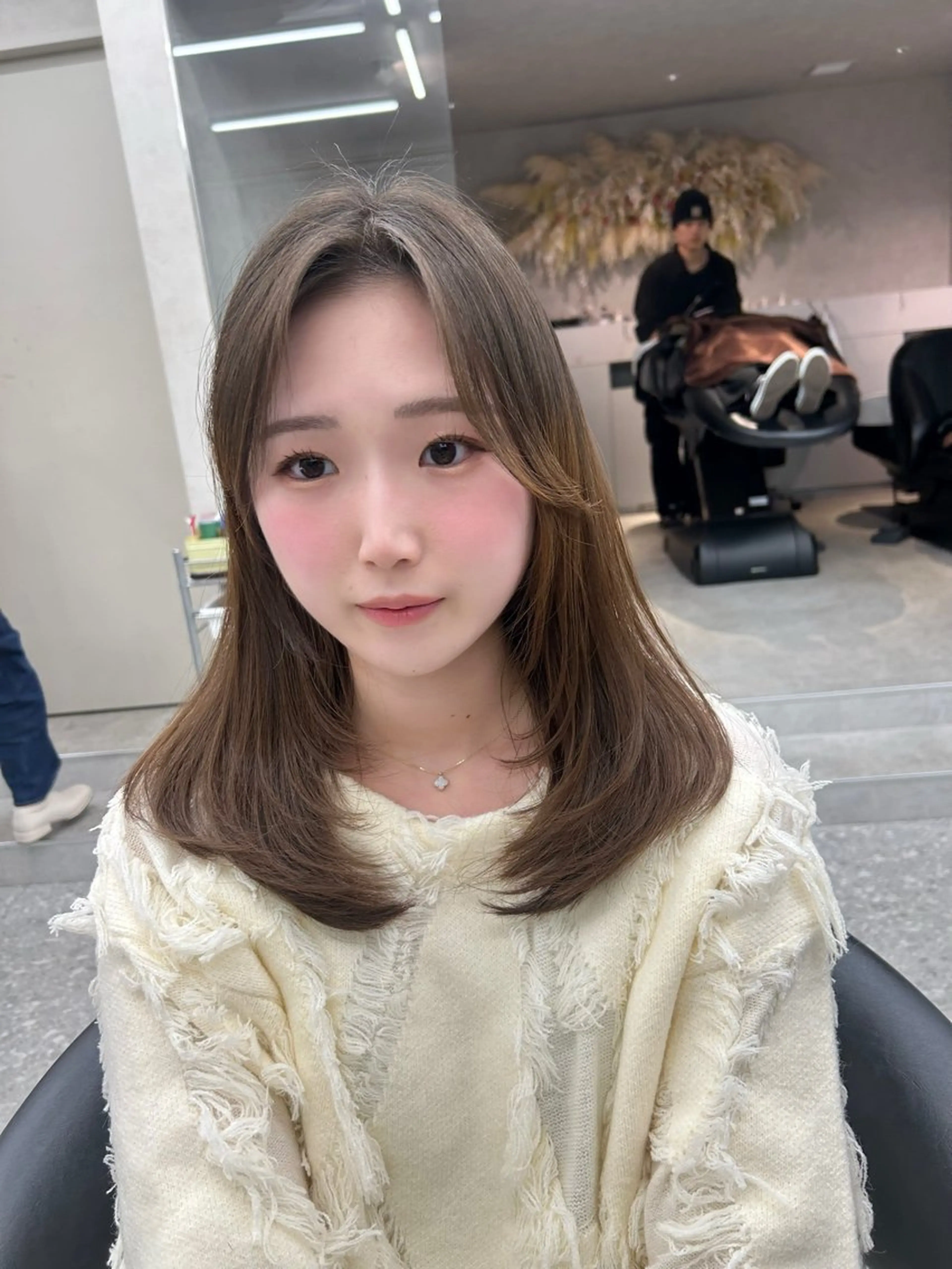 ミディアム カラー ヘアアレンジ ヘアカラー トリートメント ふみか🎀 ベージュカラーのヘアスタイル
