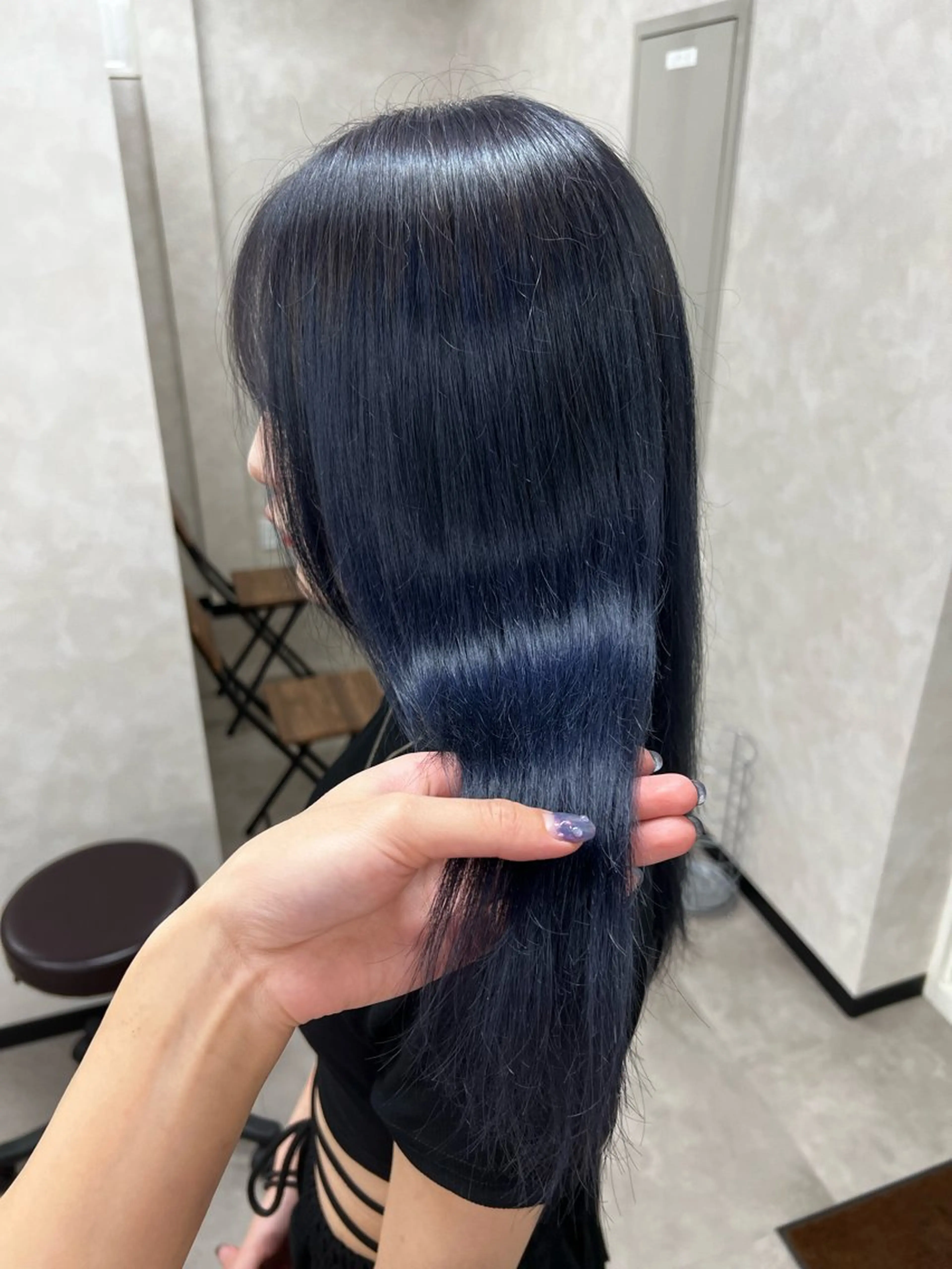 ロング カラー ブルーカラー ネイビーカラー 岡野 綾のヘアスタイル