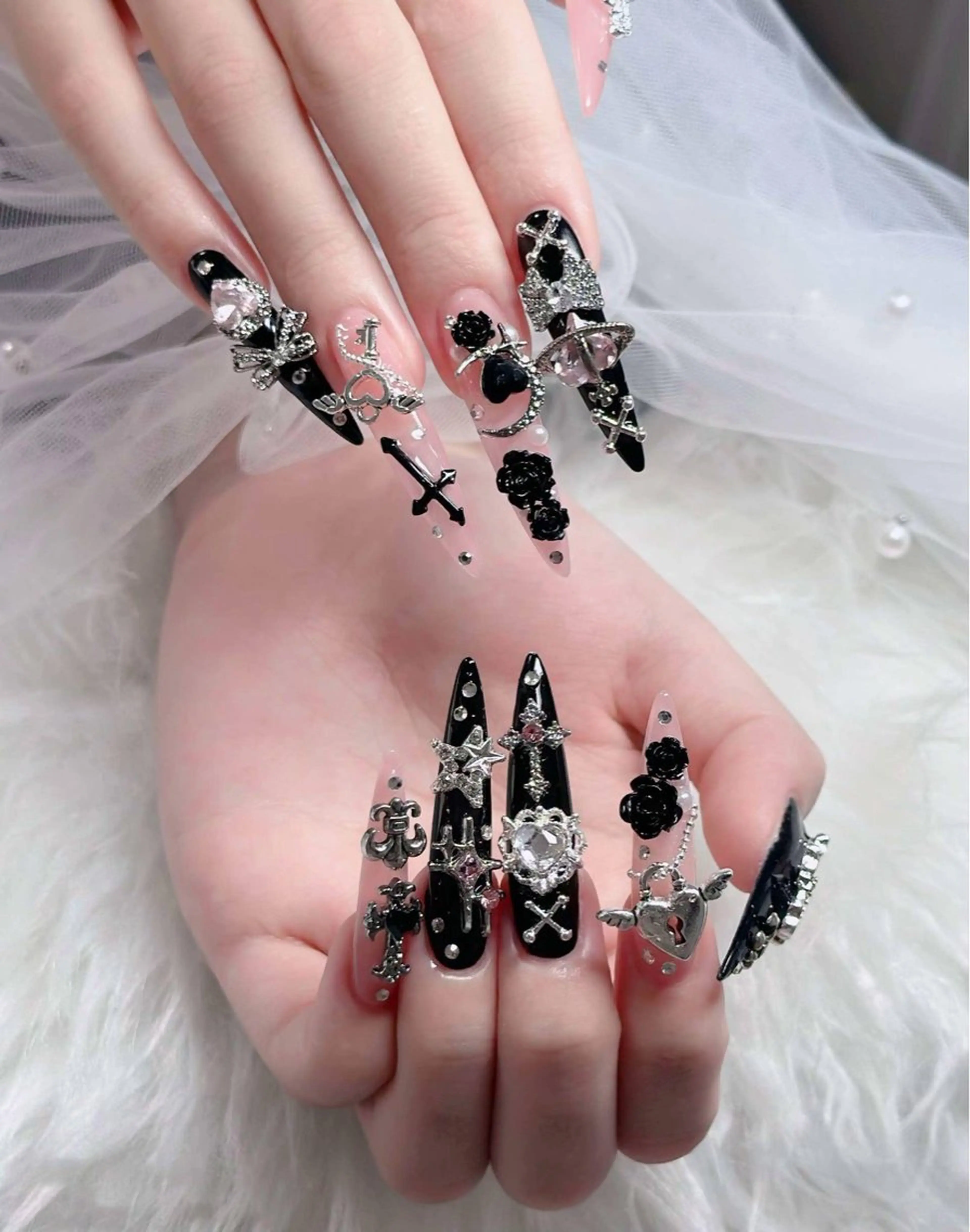 ネイル オーロラネイル フレンチネイル ジェルネイル ハロウィン キラキラネイル ハンドネイル H.baby Nail Salonのネイルデザイン