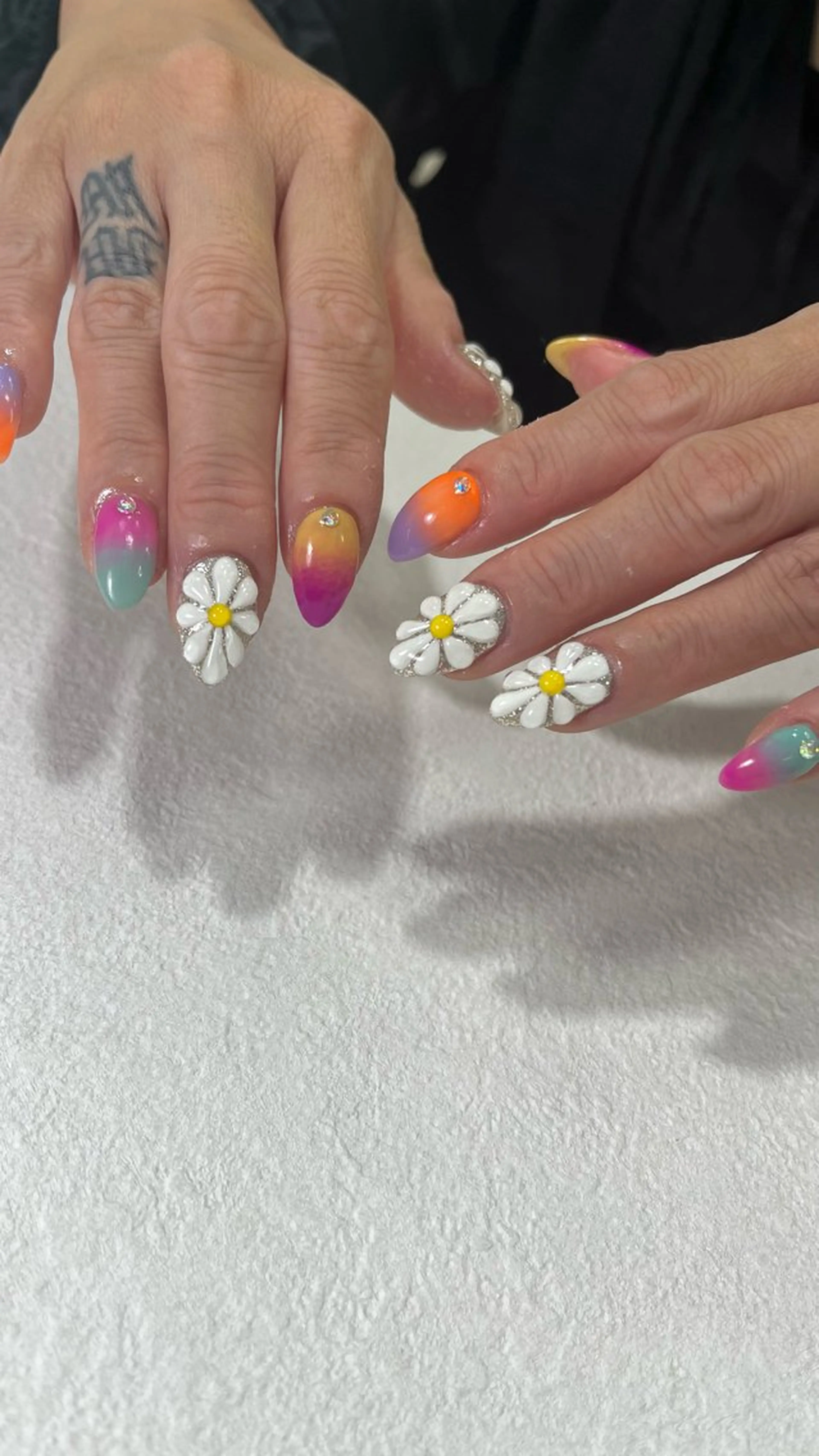 ネイル フラワーネイル グラデーション ぷっくりネイル 夏ネイル ハンドネイル フットネイル para ☀︎ sol by BECK所属・Para Sol nail　Maoのネイルデザイン