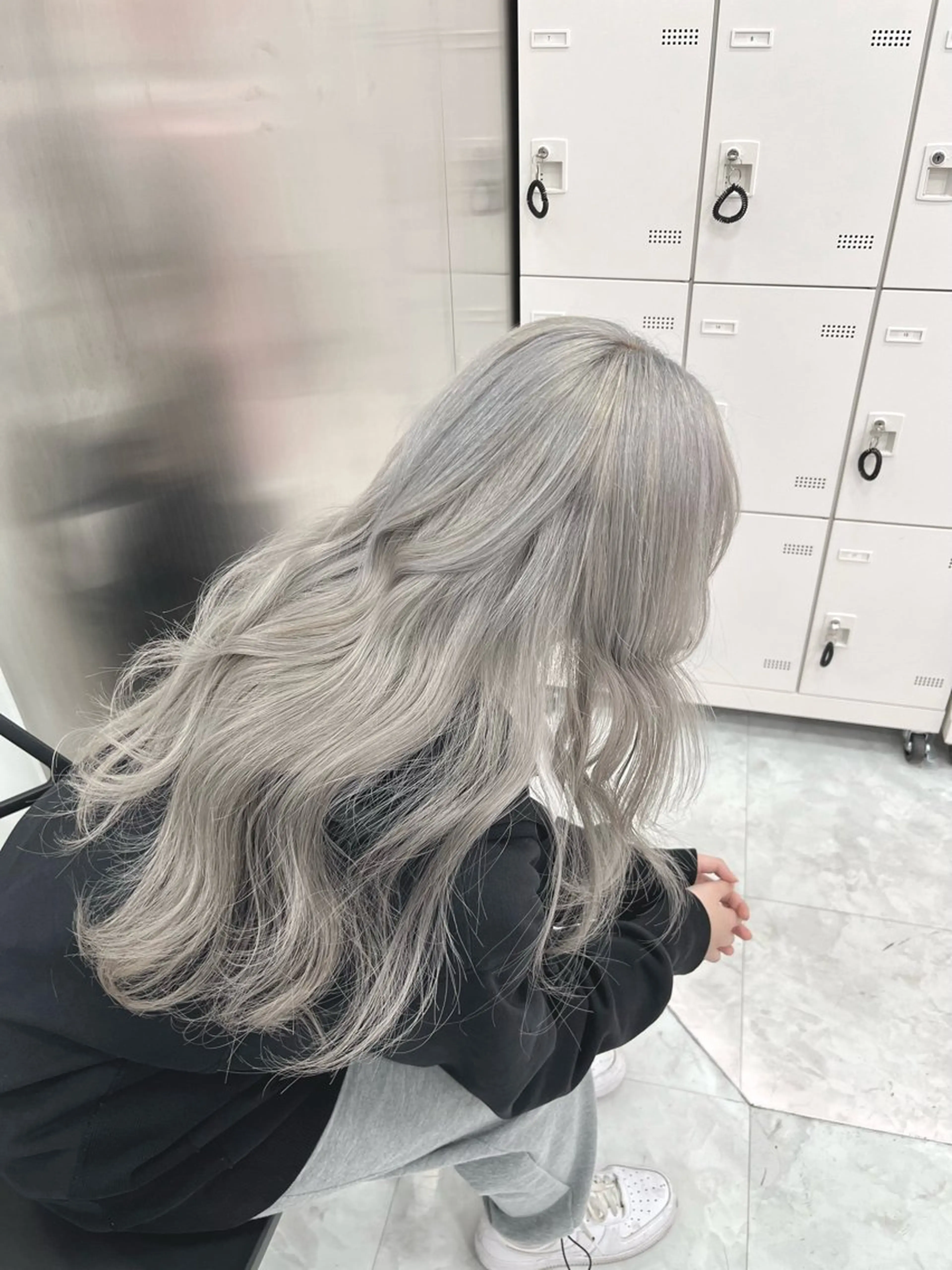 ロング カラー ヘアカラー トリートメント ヘッドスパ ヘアセット ❤︎ワンホンガーリー なハイトーンヘア❤︎のヘアスタイル