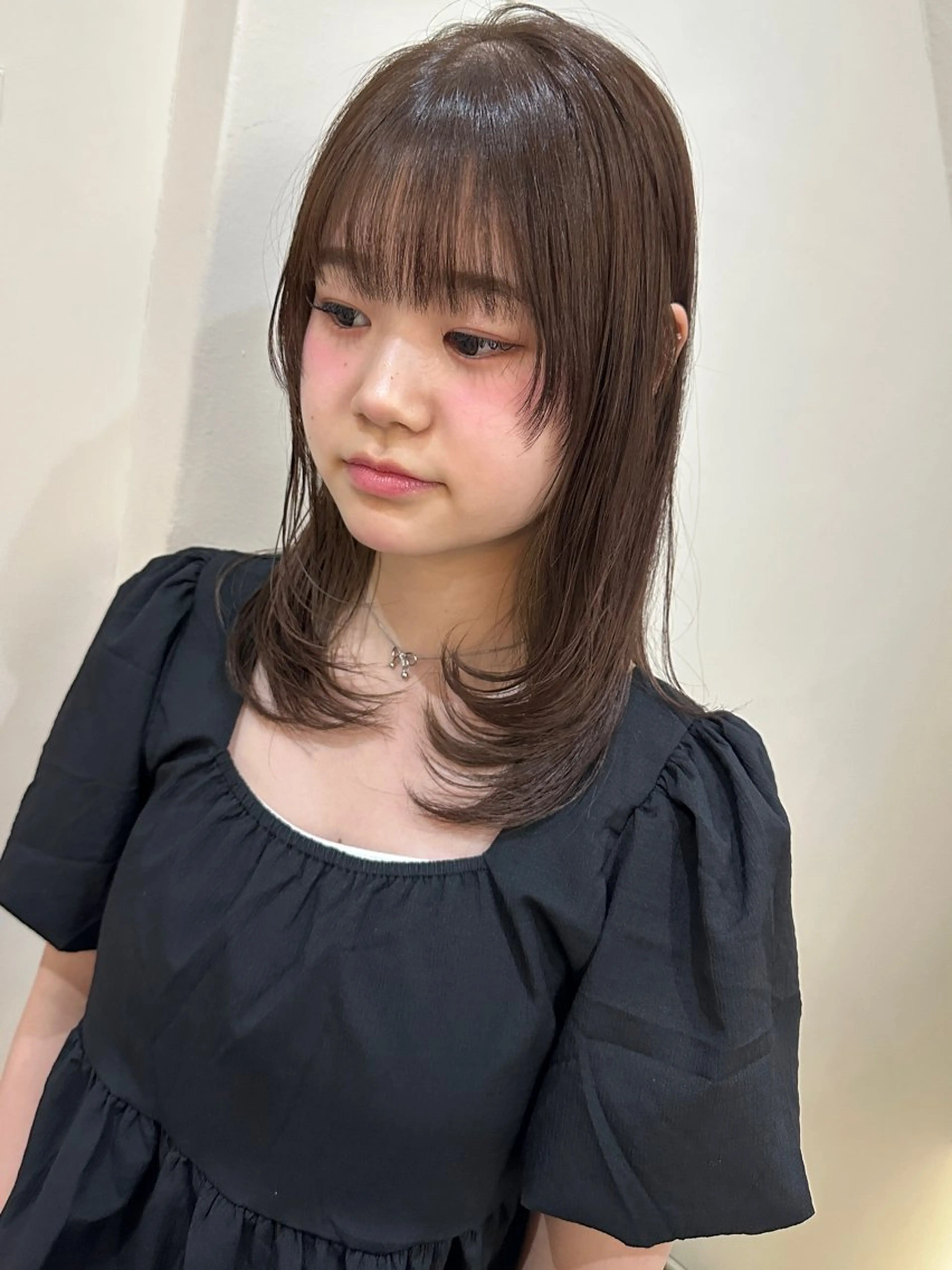 ミディアム ヘアカラー グレージュ/レイヤー /tamuのヘアスタイル