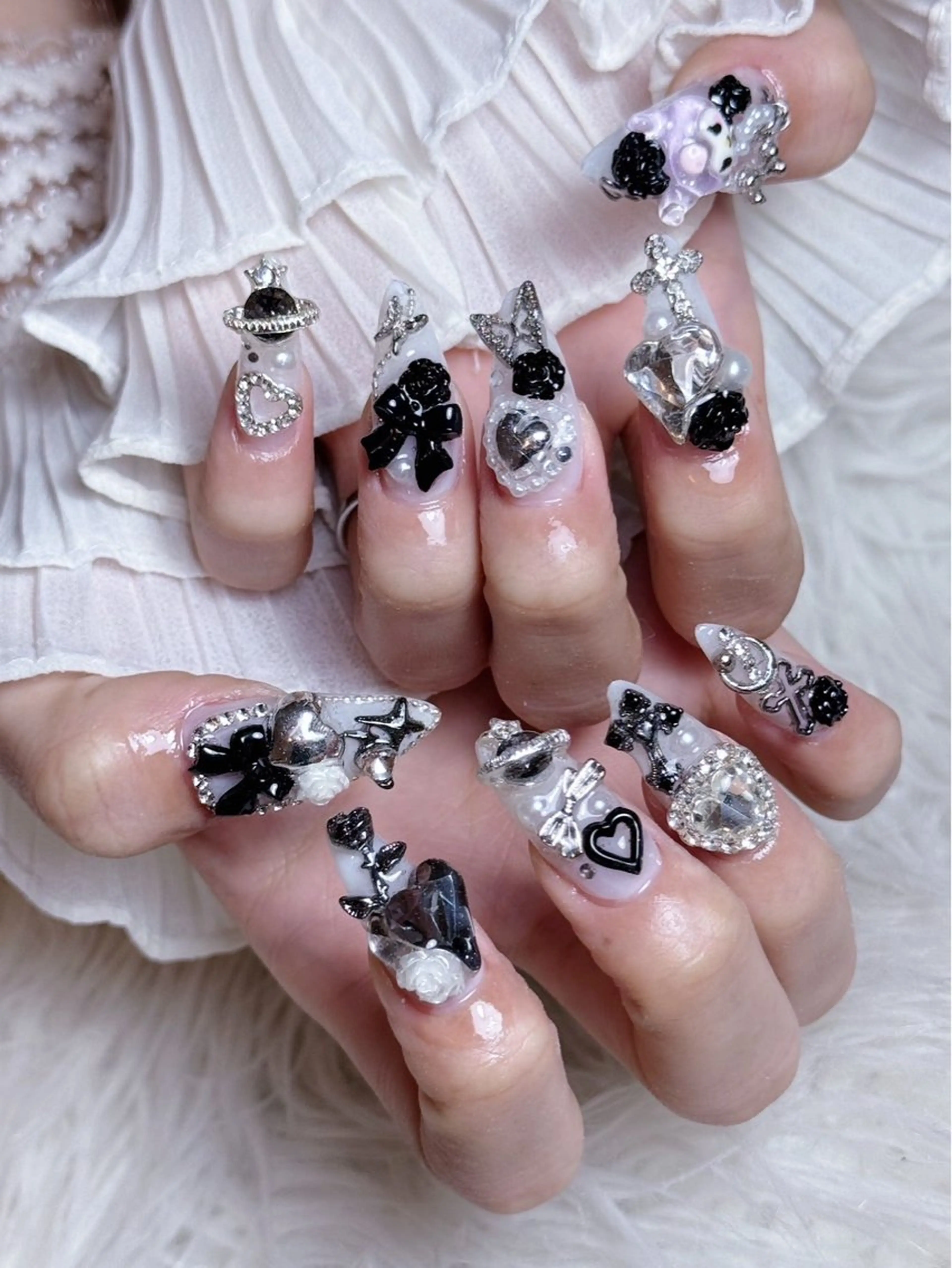 ネイル アートネイル チークネイル 長さ出し フラワーネイル フレンチネイル ハンドネイル NEW NAIL所属・NEW NAIL 池袋のネイルデザイン