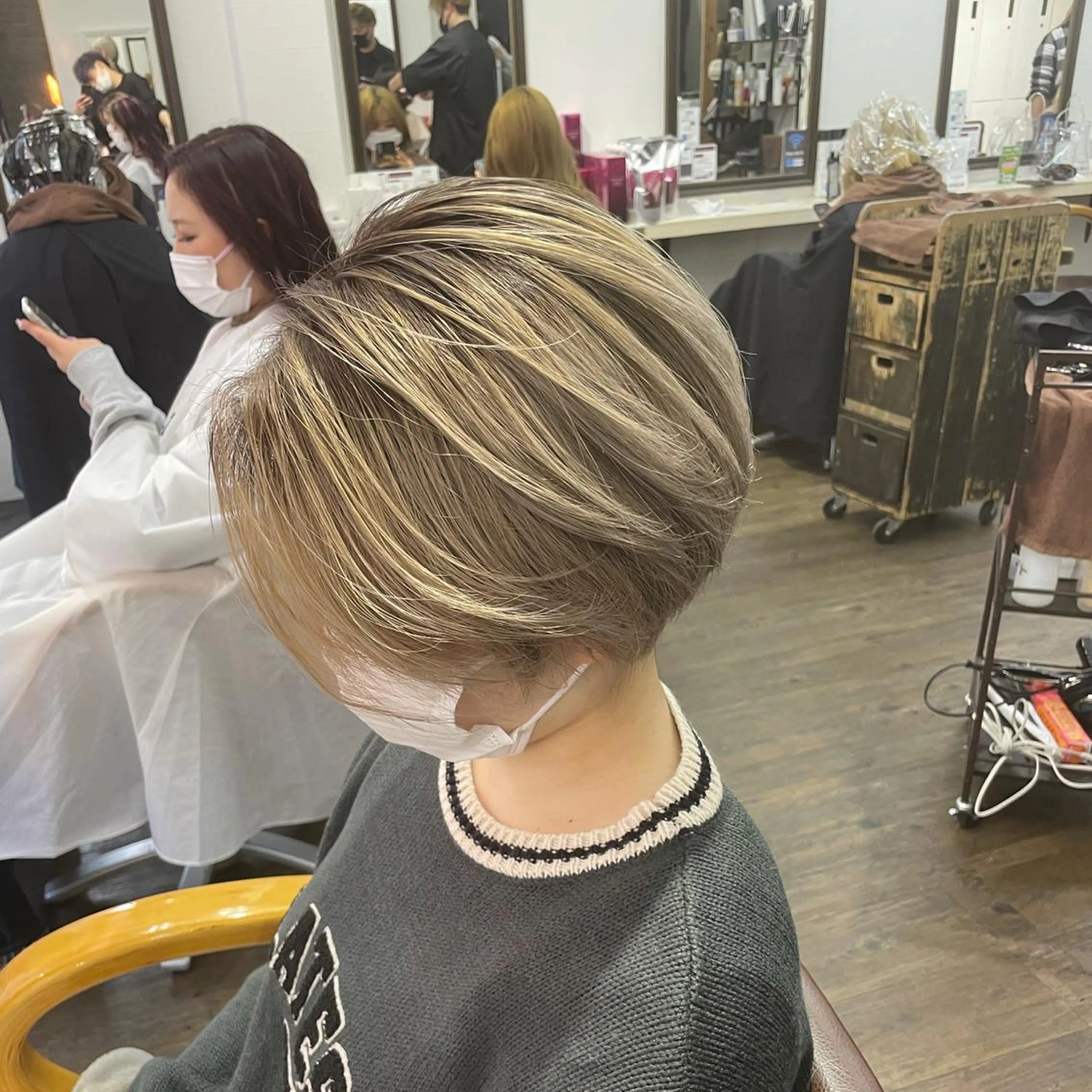 ショート カラー ヒカ/外国人風 デザインカラーのヘアスタイル