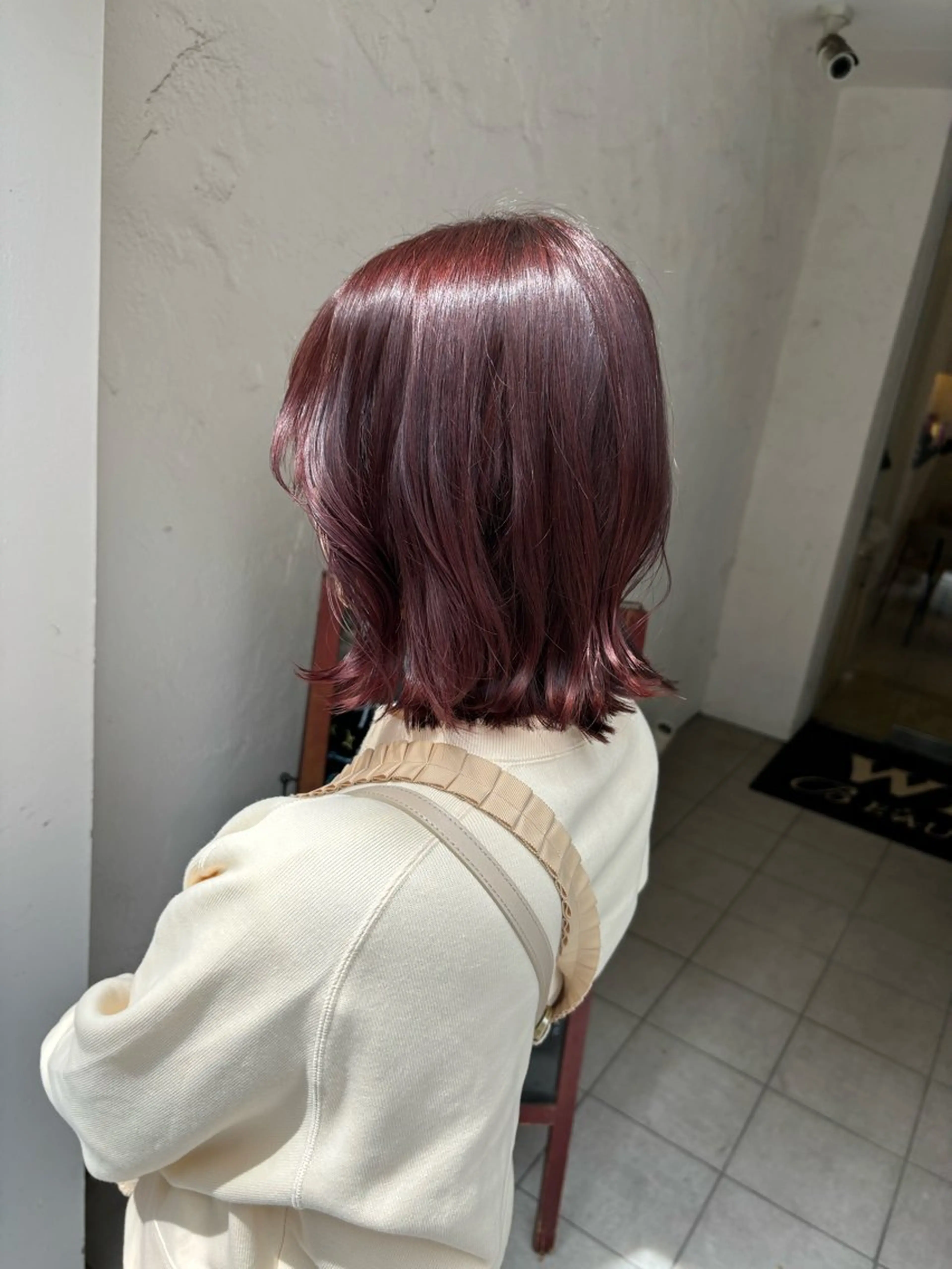 ミディアム カラー レッドカラー 朝尾 愛花のヘアスタイル