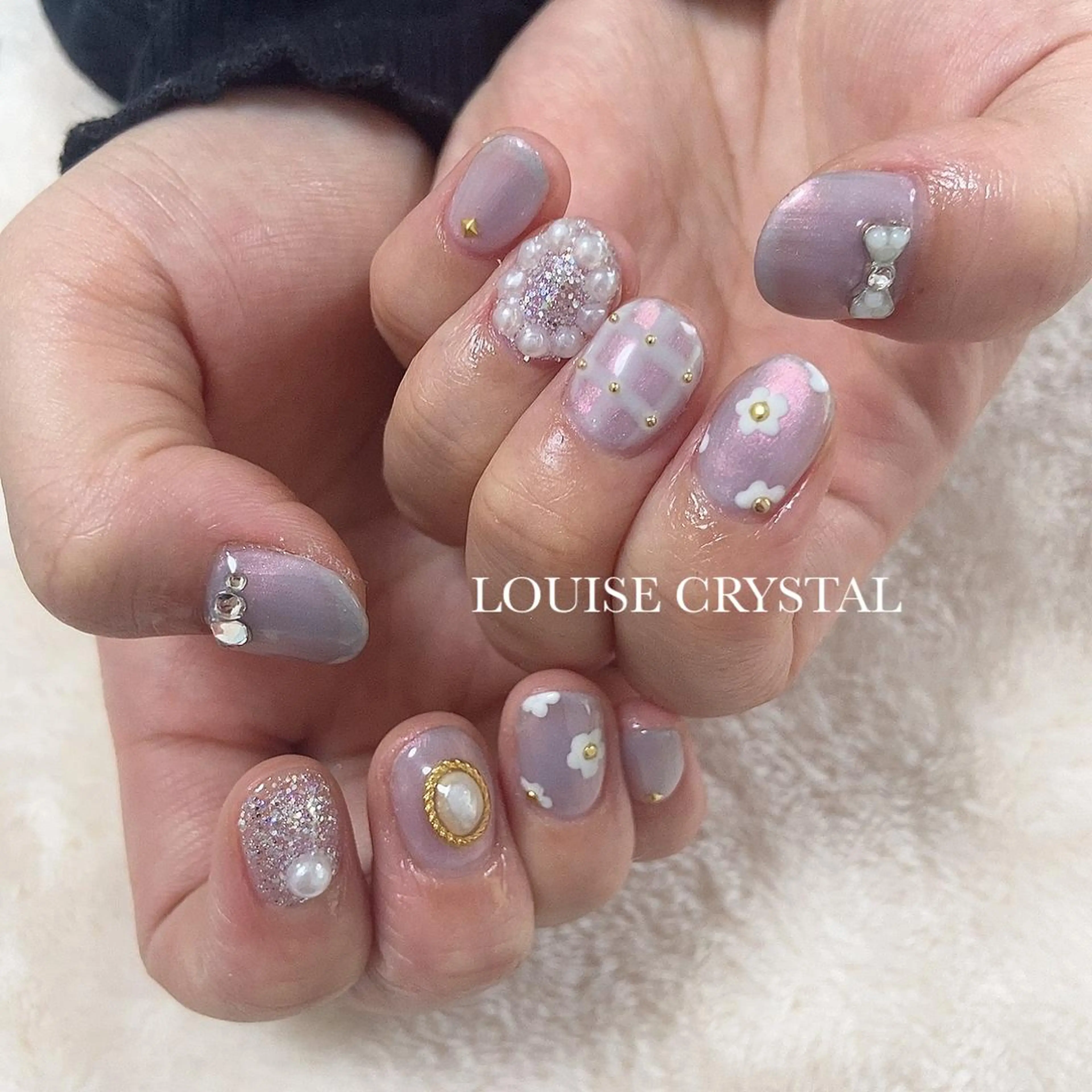 ネイル ハンドネイル LOUISE CRYSTALのネイルデザイン