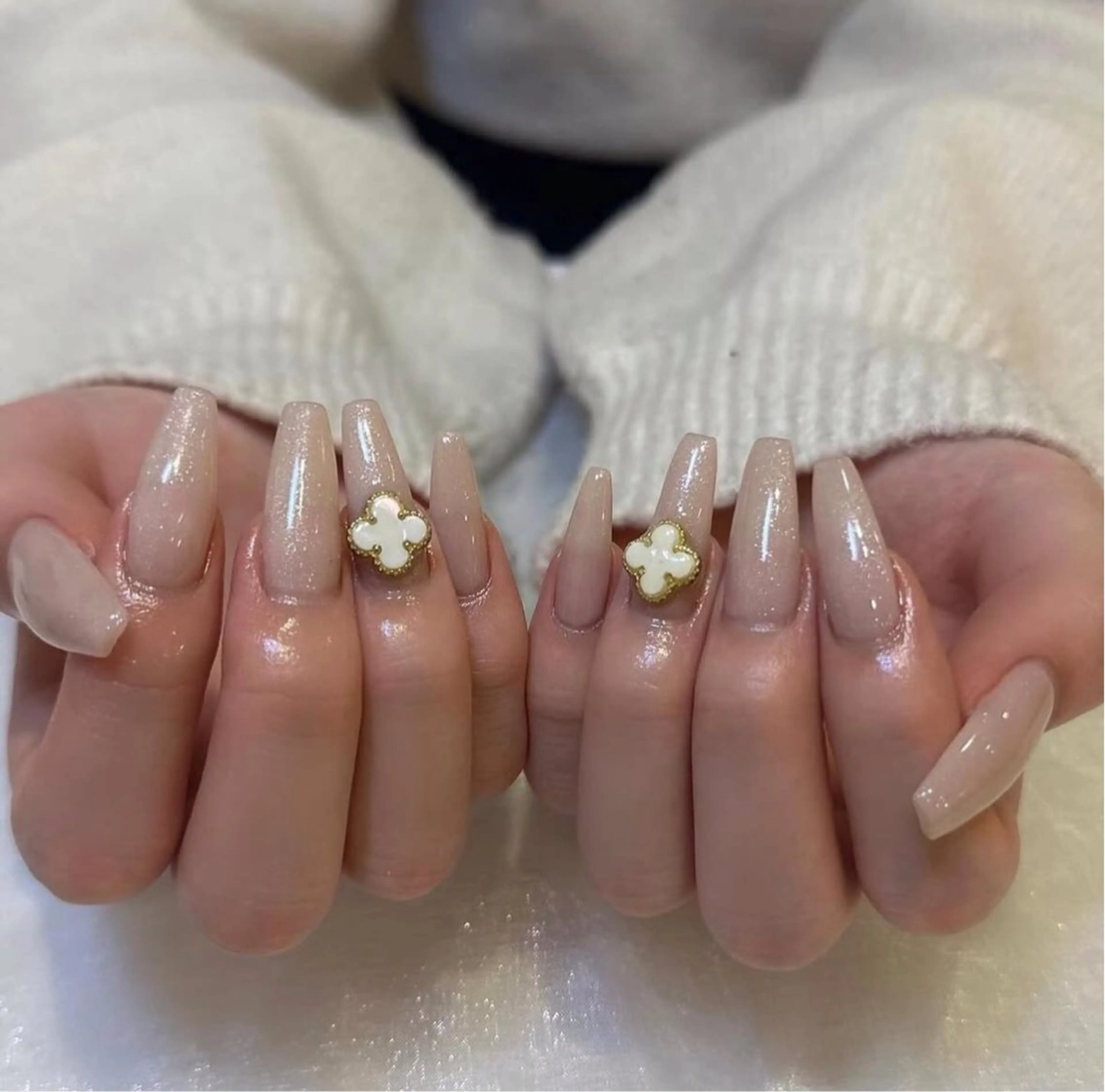 ネイル 長さ出し グラデーション キラキラネイル 韓国ネイル ラメ(グリッター) ハンドネイル ハンドケア Chisa Nail Studio所属・チ サのネイルデザイン