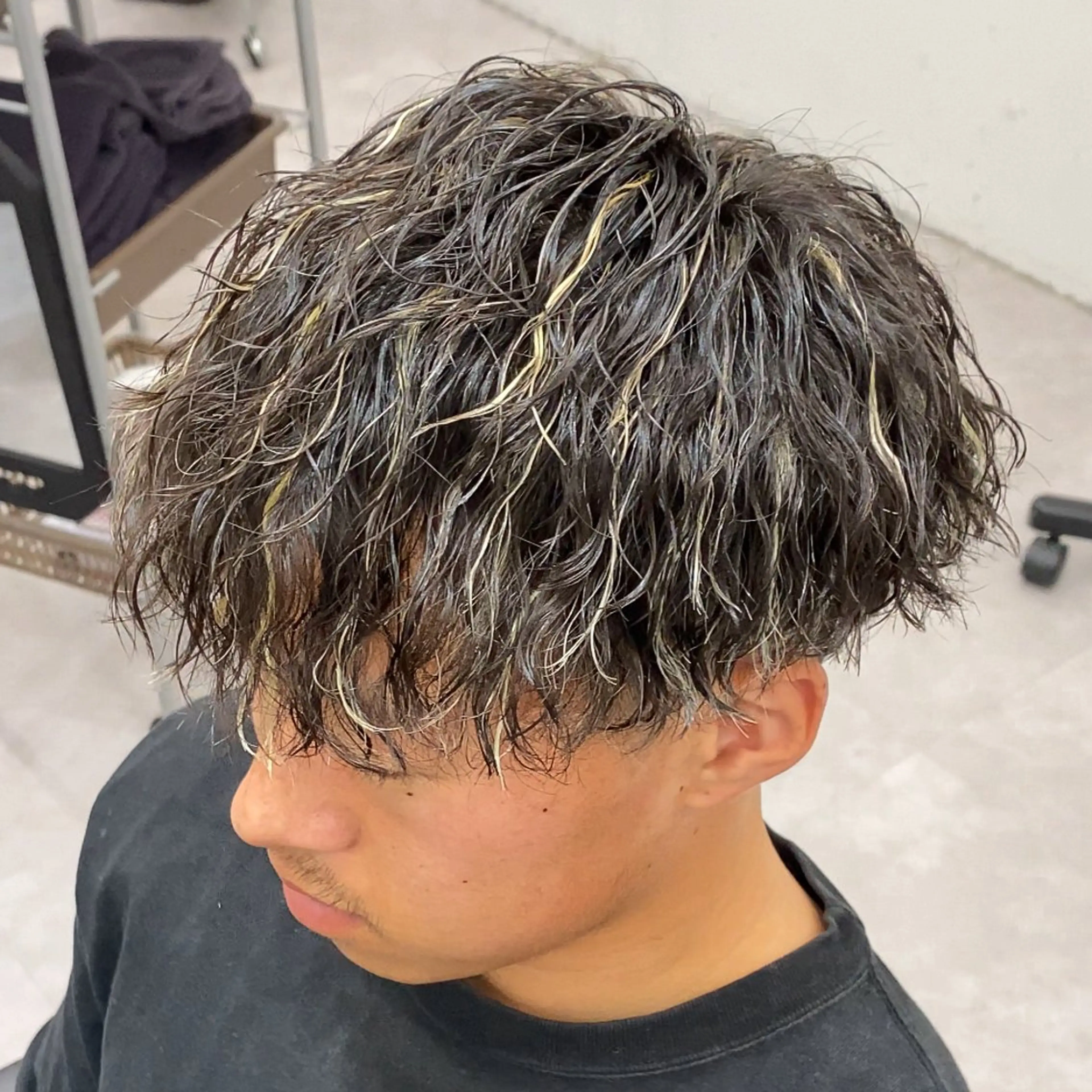 ショート カラー パーマ メンズ カット パーマ メンズ特化LIBER 石川玲央のヘアスタイル