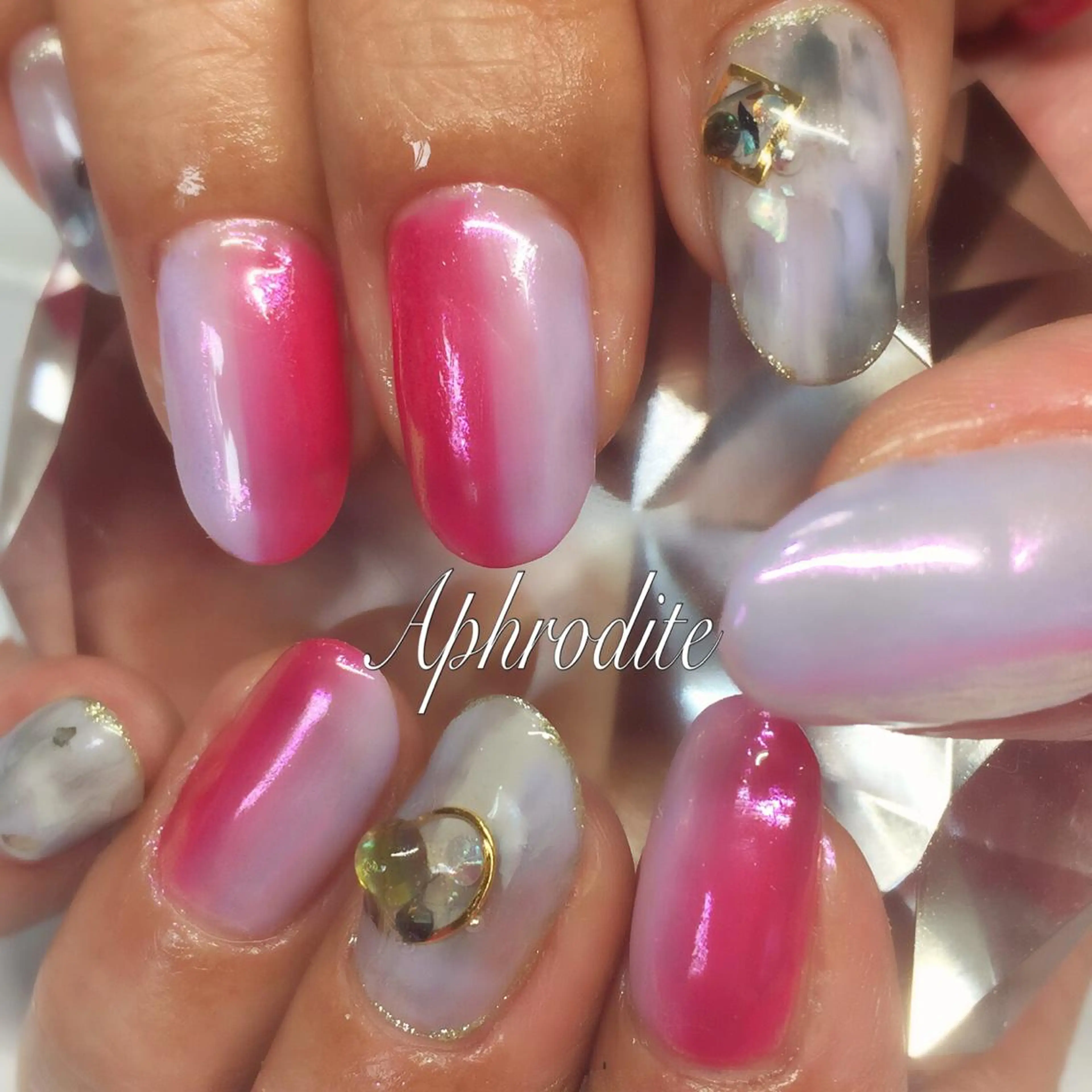ネイル オーロラネイル ミラーネイル APHRODITE Nagisaのネイルデザイン