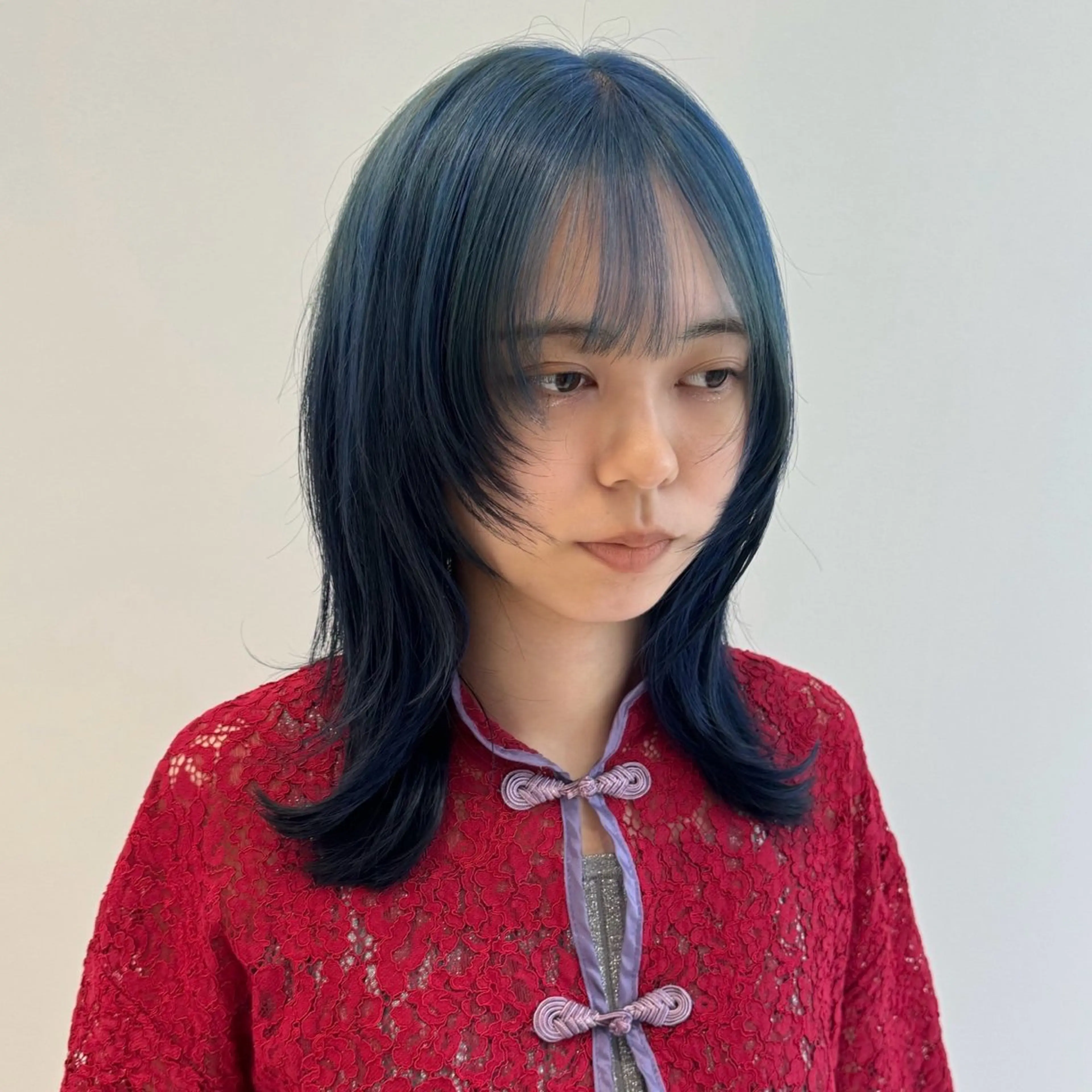 ミディアム カラー グラデーションカラー ヘアカラー トリートメント 🌼動き×透明感🩵 ハイトーン/ナナのヘアスタイル