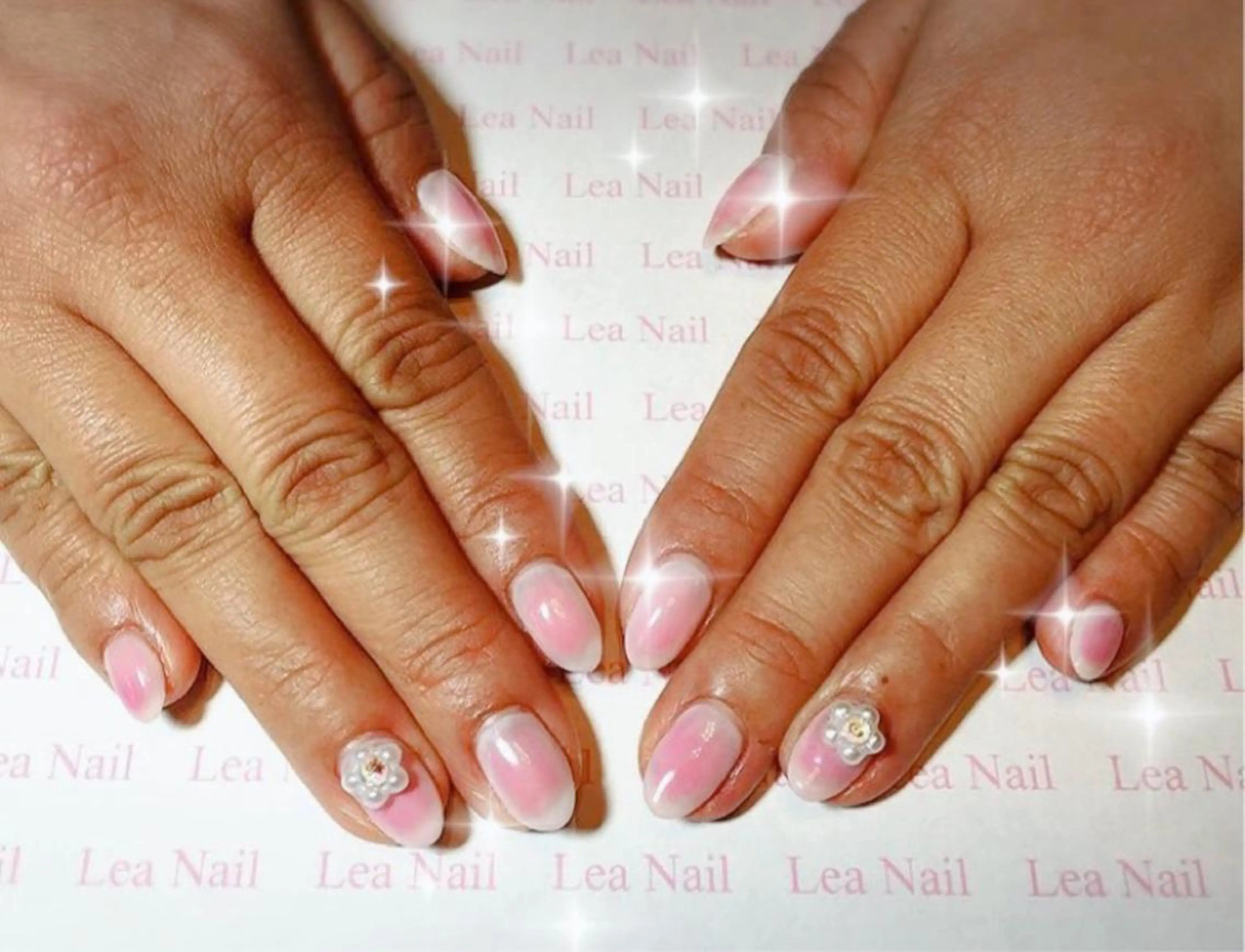 ネイル チークネイル グラデーション Lea Nailのネイルデザイン