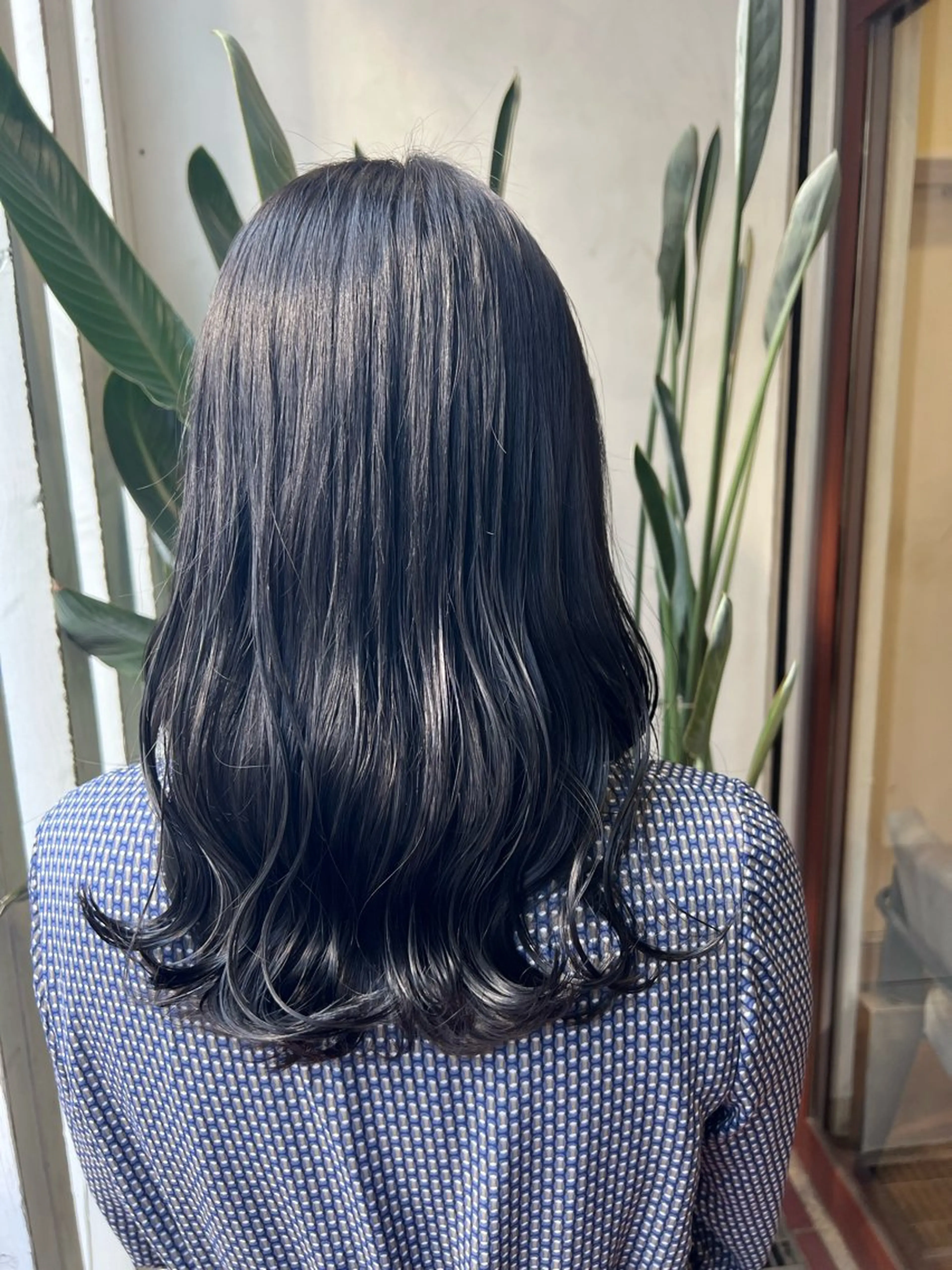 ロング カラー 黒髪 ブルーカラー ブルーブラック ロング トリートメント ブリーチカラー🦖 岡部木乃夏のヘアスタイル