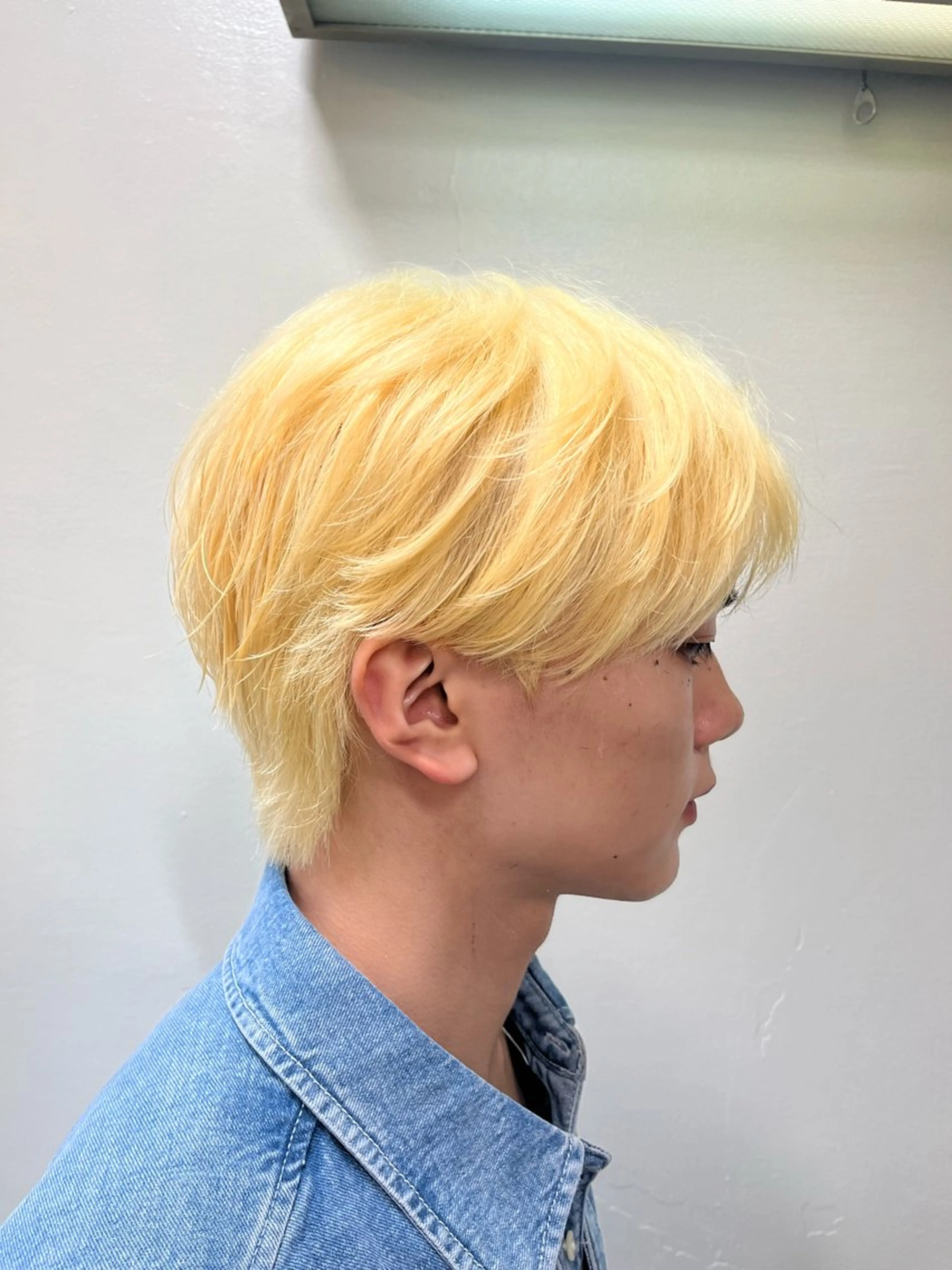 ショート カラー メンズ ブロンド ホワイトブロンド カット カルマ・ニュアンス パーマ　須田龍世のヘアスタイル