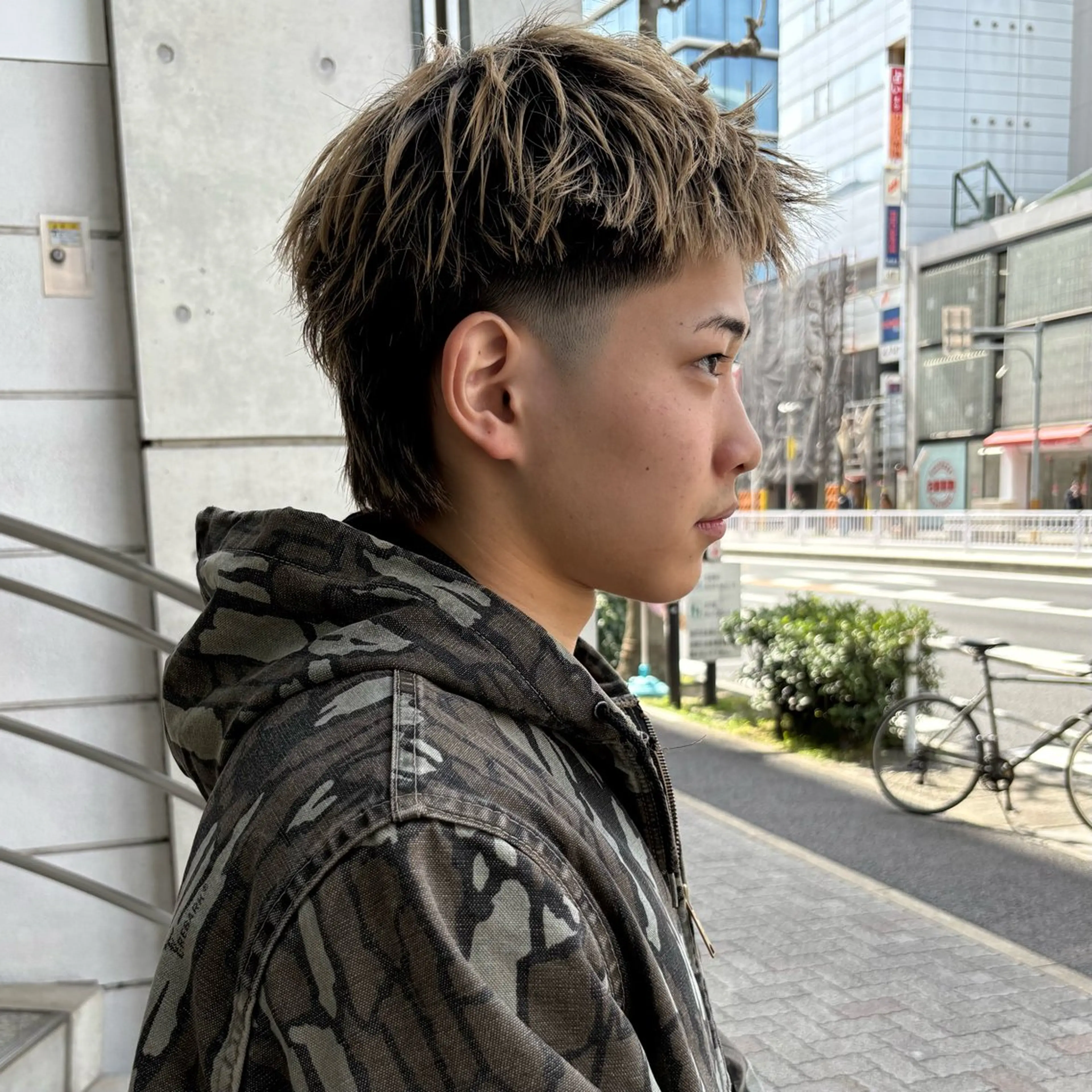 ショート メンズ フェードカット スキンフェード メンズウルフカット マレットヘア ウルフカット カット ✨艶ブリーチカラー✨ 酸性ストレート光太郎のヘアスタイル