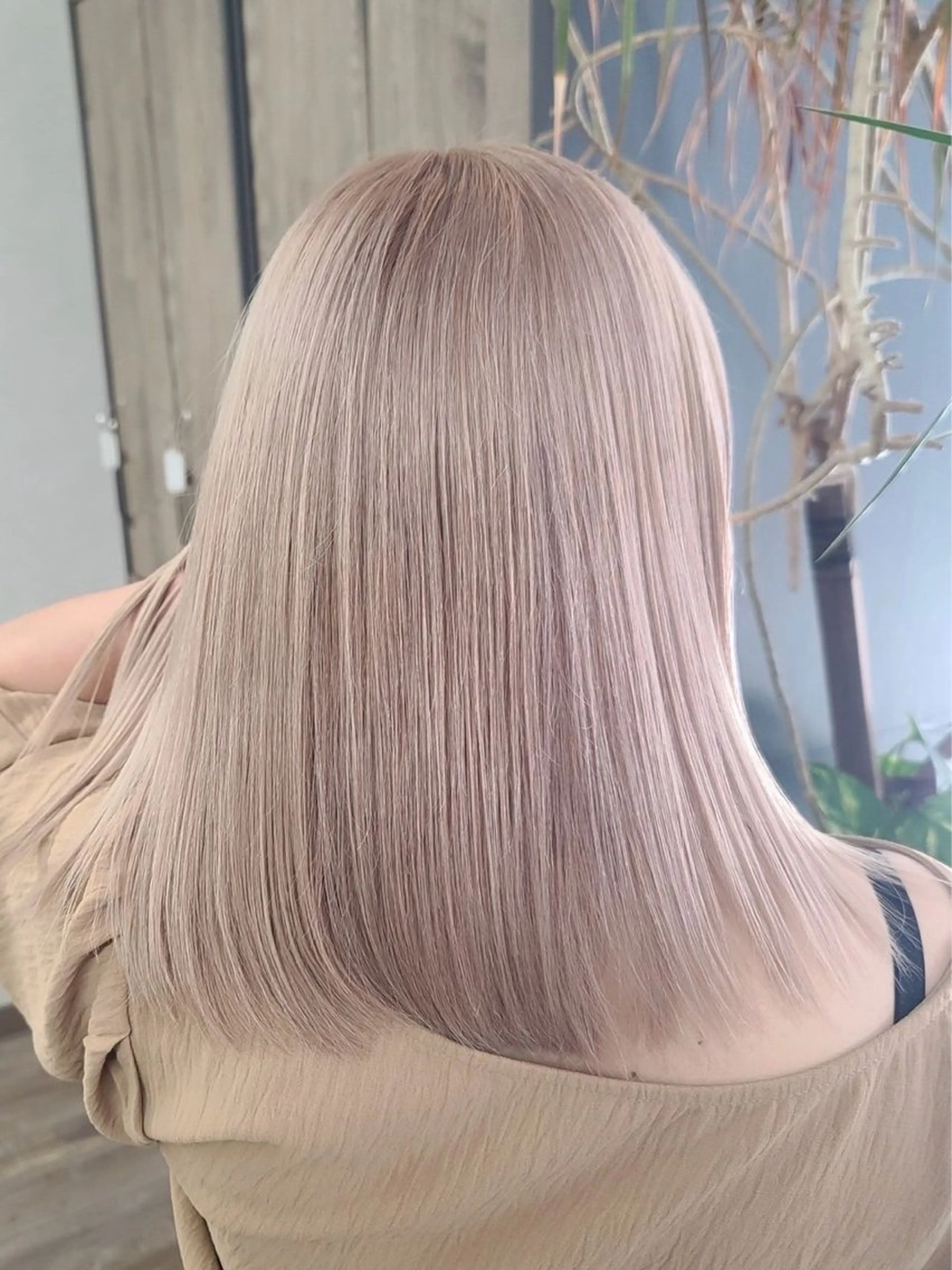 セミロング カット ヘアカラー VIF大船所属・🦖こみなとみゆ🦖 カラー特化のヘアスタイル
