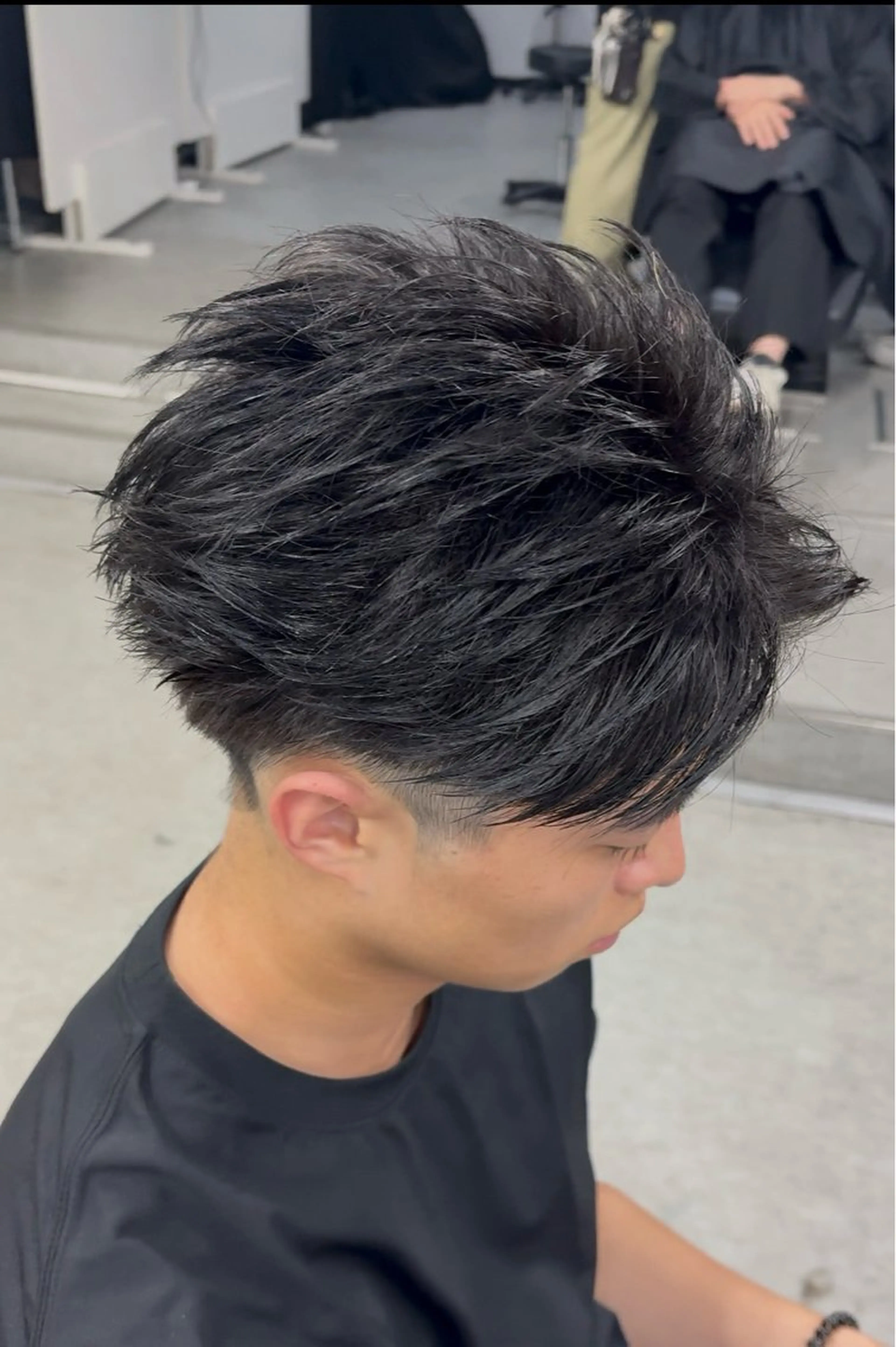 ショート メンズ センターパート フェザーパーマ メンズハイライト メンズメッシュ マッシュ センターパート/ニュ アンス🔥鎌田嵩矢のヘアスタイル