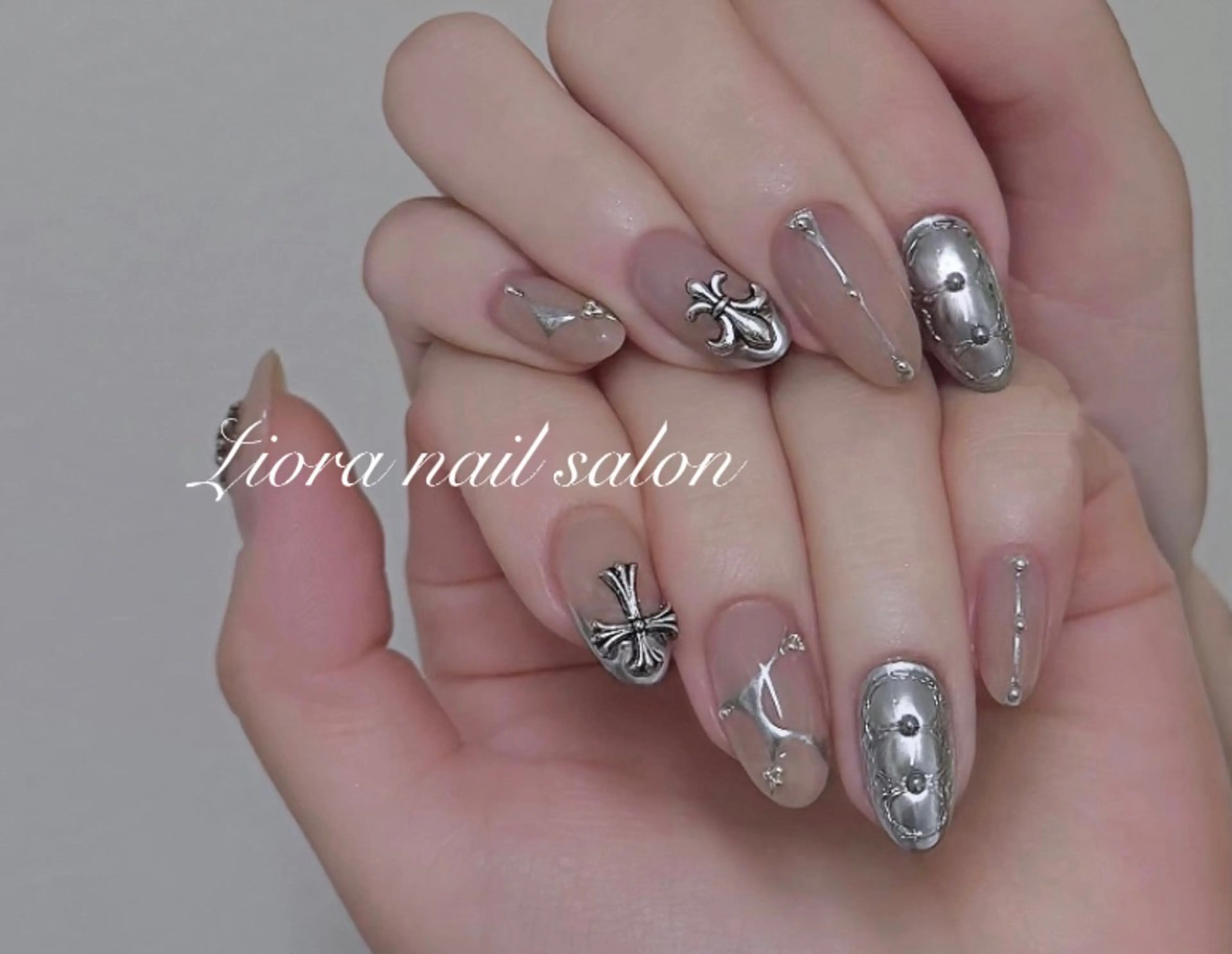 ネイル フレンチネイル ジェルネイル ガーリー グラデーション キラキラネイル ハンドネイル Liora ネイルサロン所属・Liora nail salonのネイルデザイン